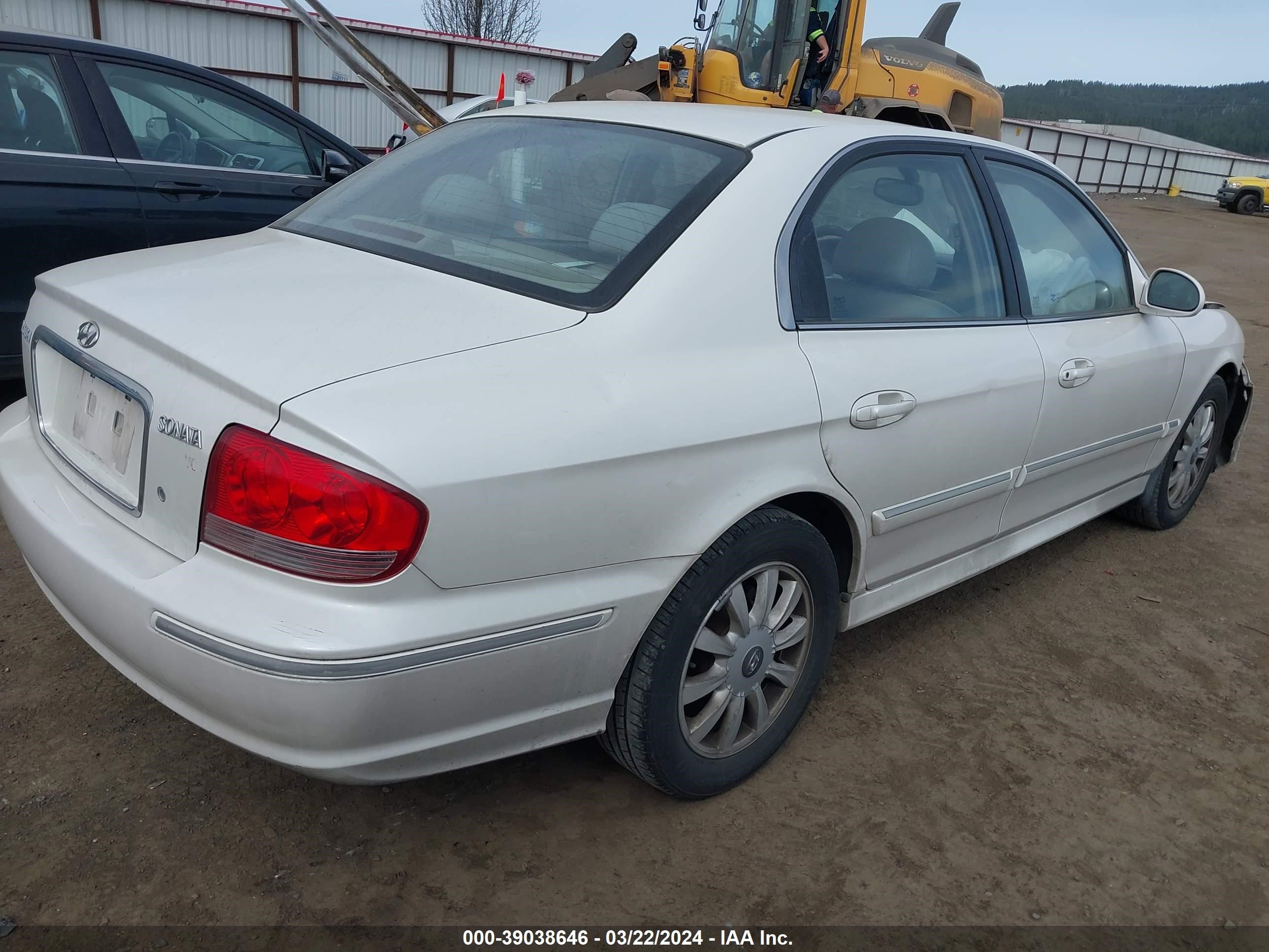 Photo 3 VIN: KMHWF35H14A006250 - HYUNDAI SONATA 