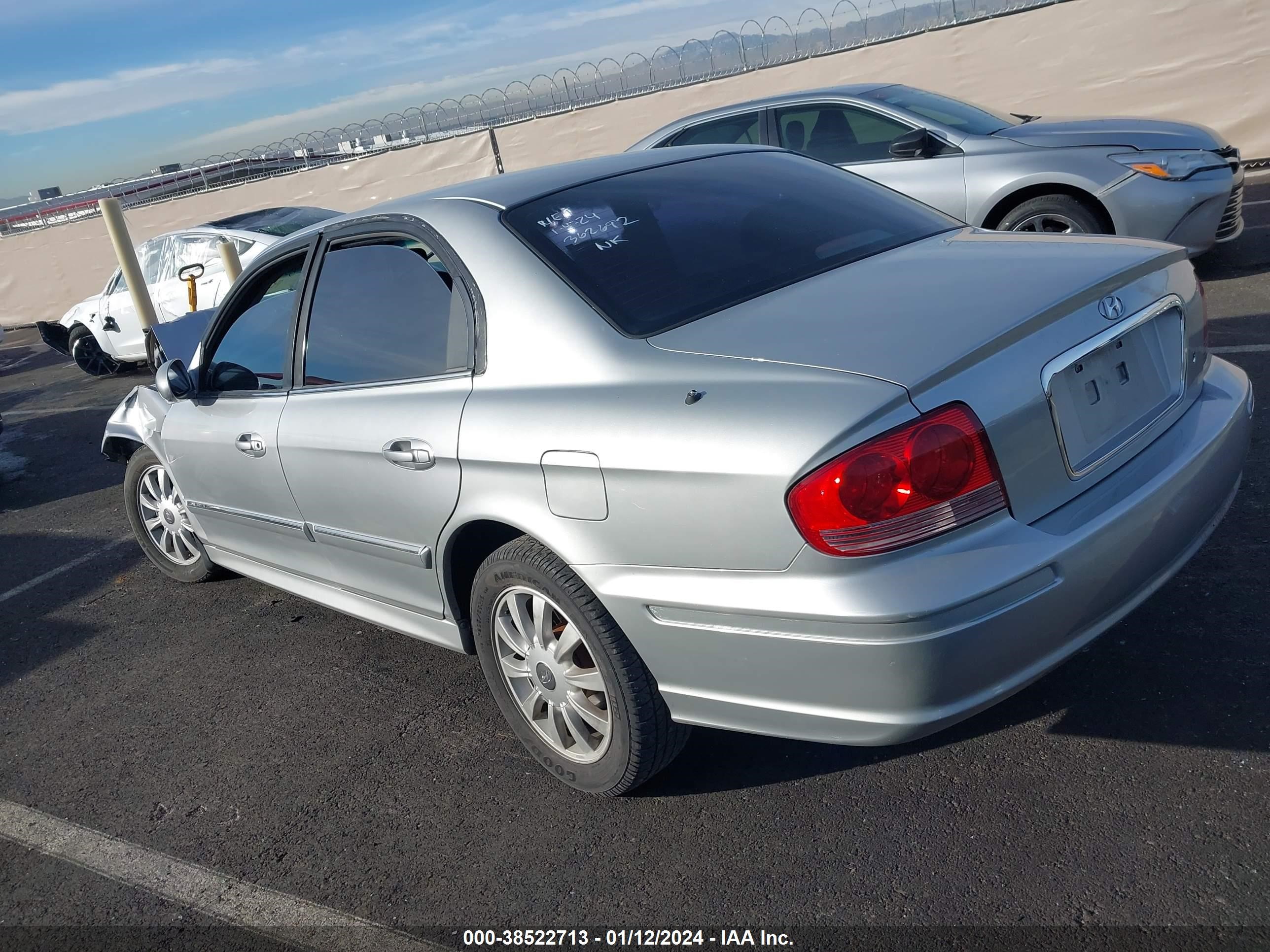 Photo 2 VIN: KMHWF35H54A020068 - HYUNDAI SONATA 