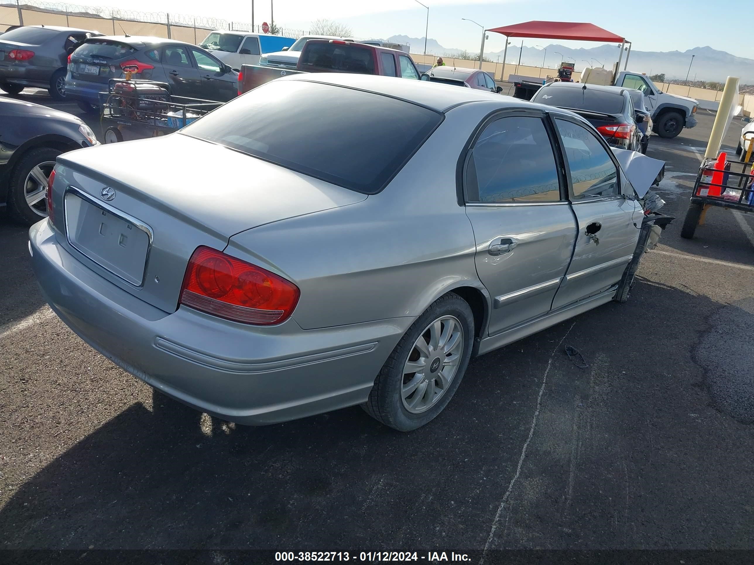 Photo 3 VIN: KMHWF35H54A020068 - HYUNDAI SONATA 