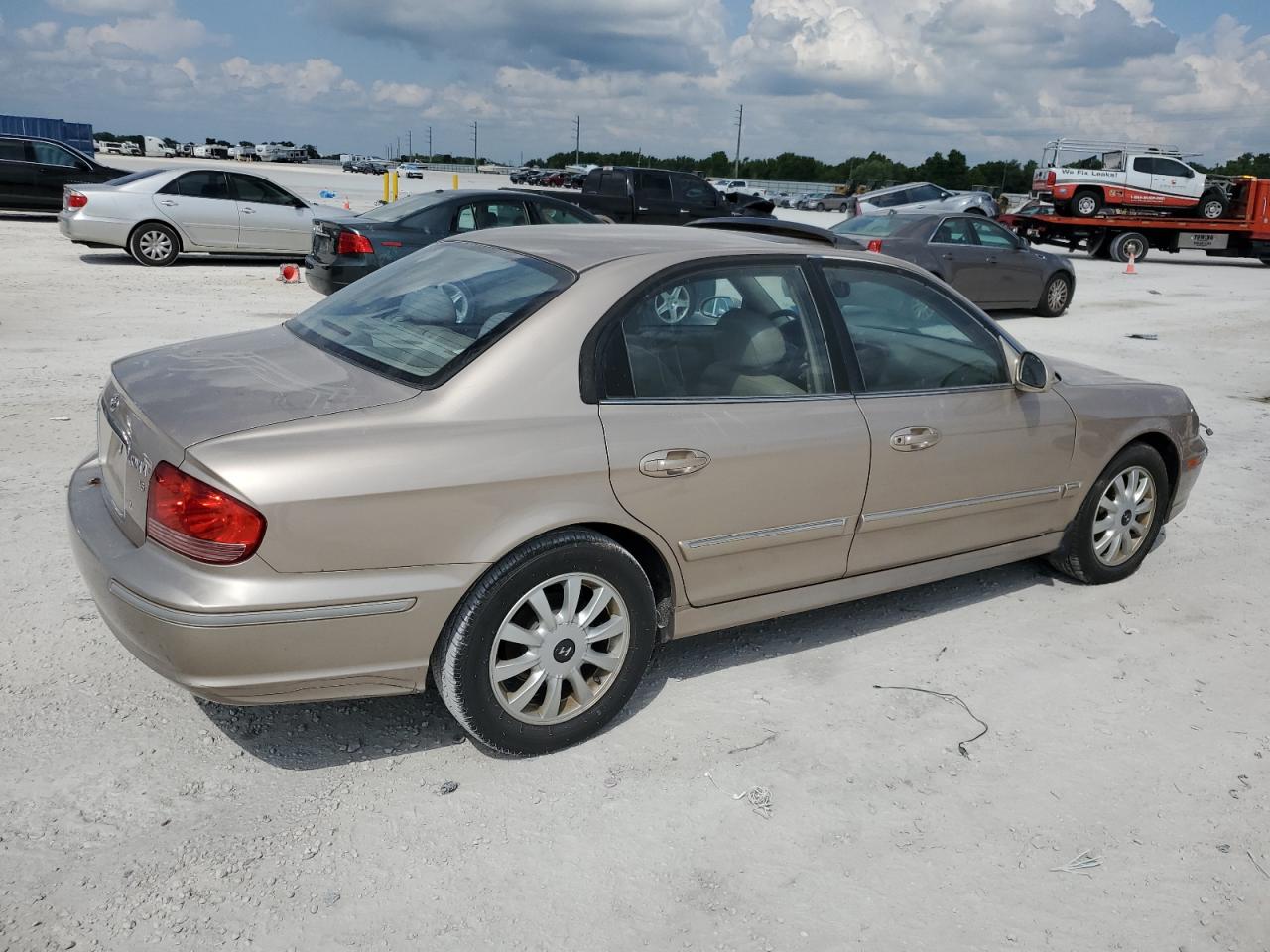 Photo 2 VIN: KMHWF35H55A203729 - HYUNDAI SONATA 