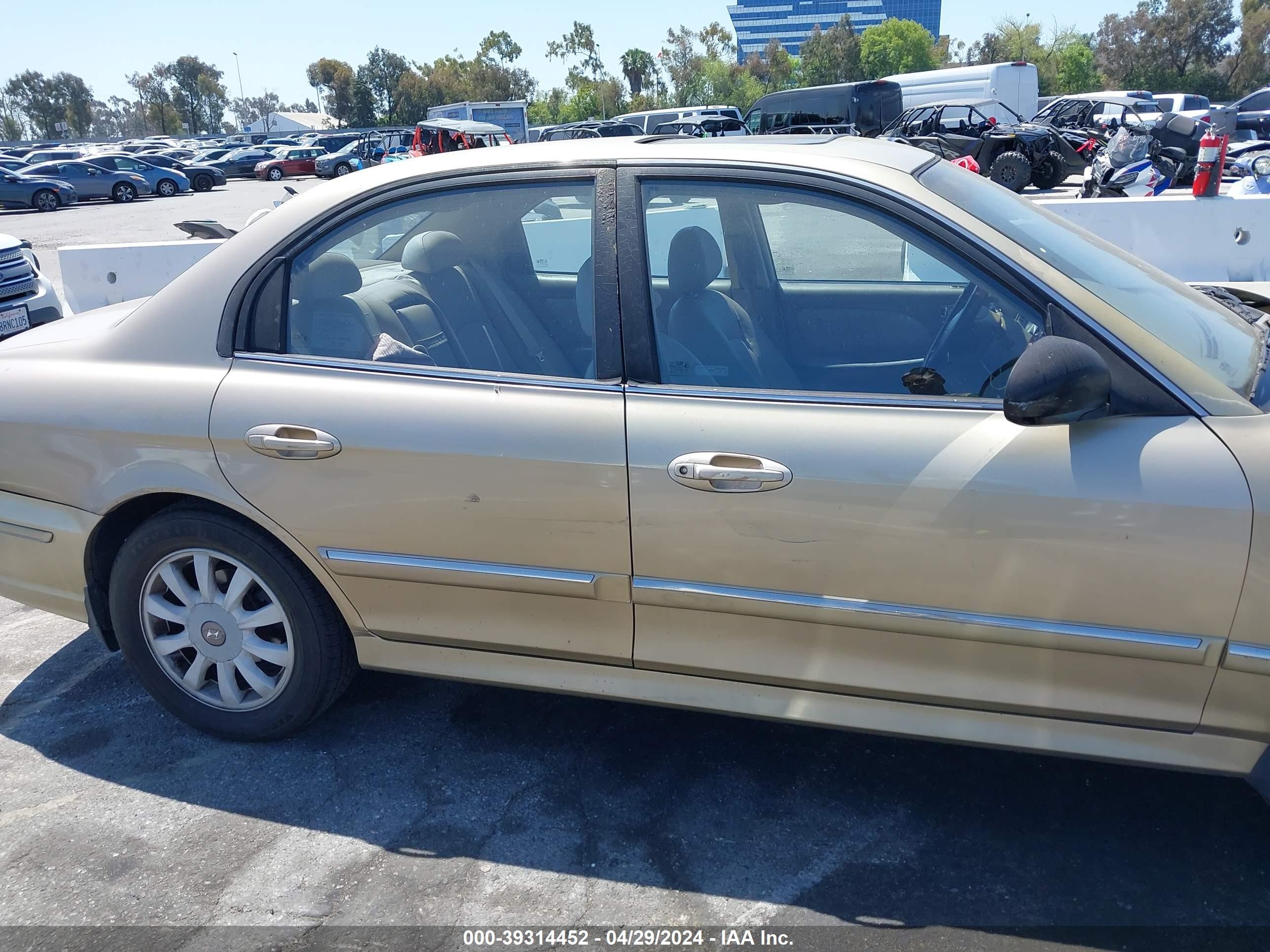 Photo 12 VIN: KMHWF35H62A570442 - HYUNDAI SONATA 