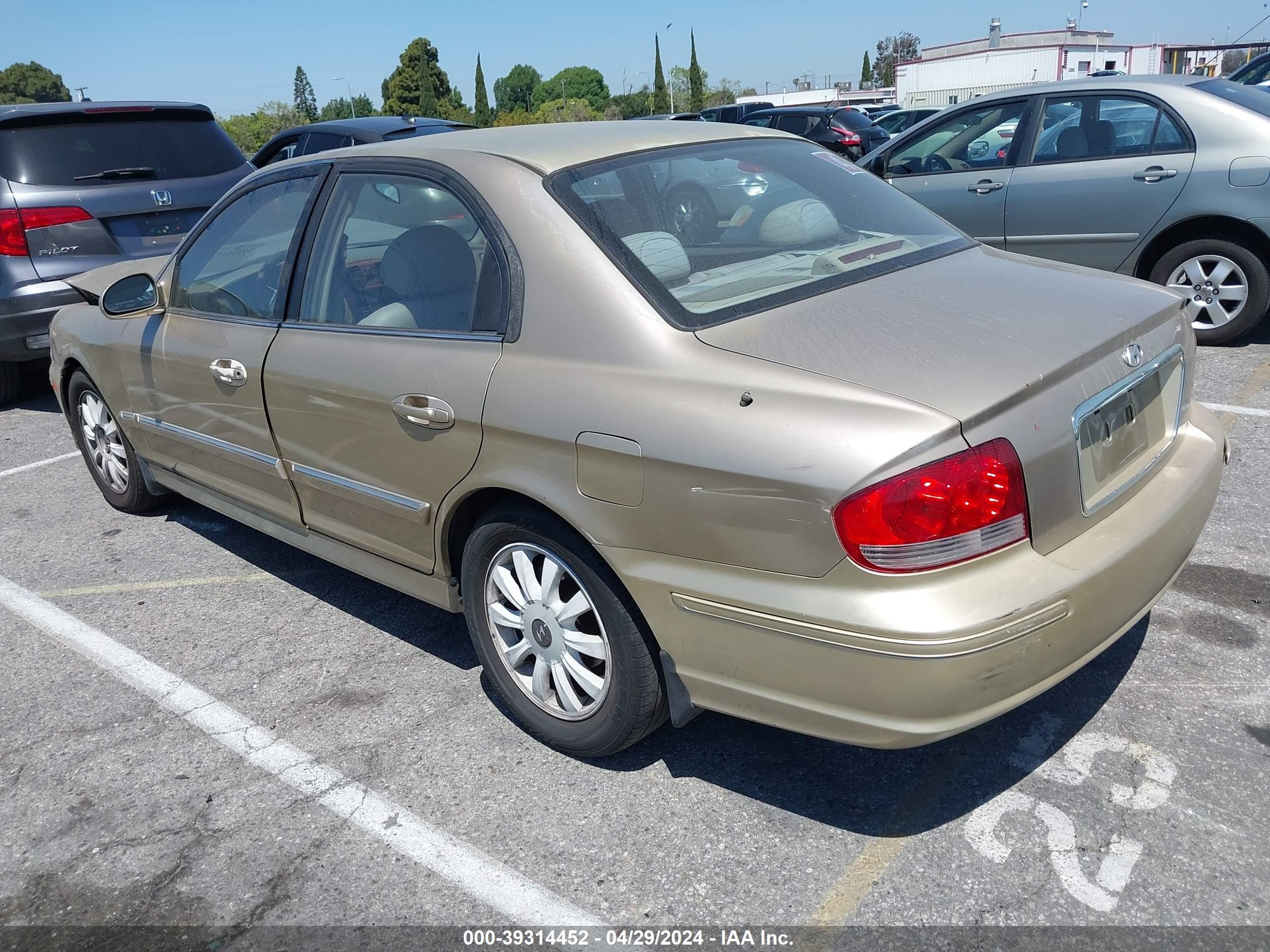 Photo 2 VIN: KMHWF35H62A570442 - HYUNDAI SONATA 