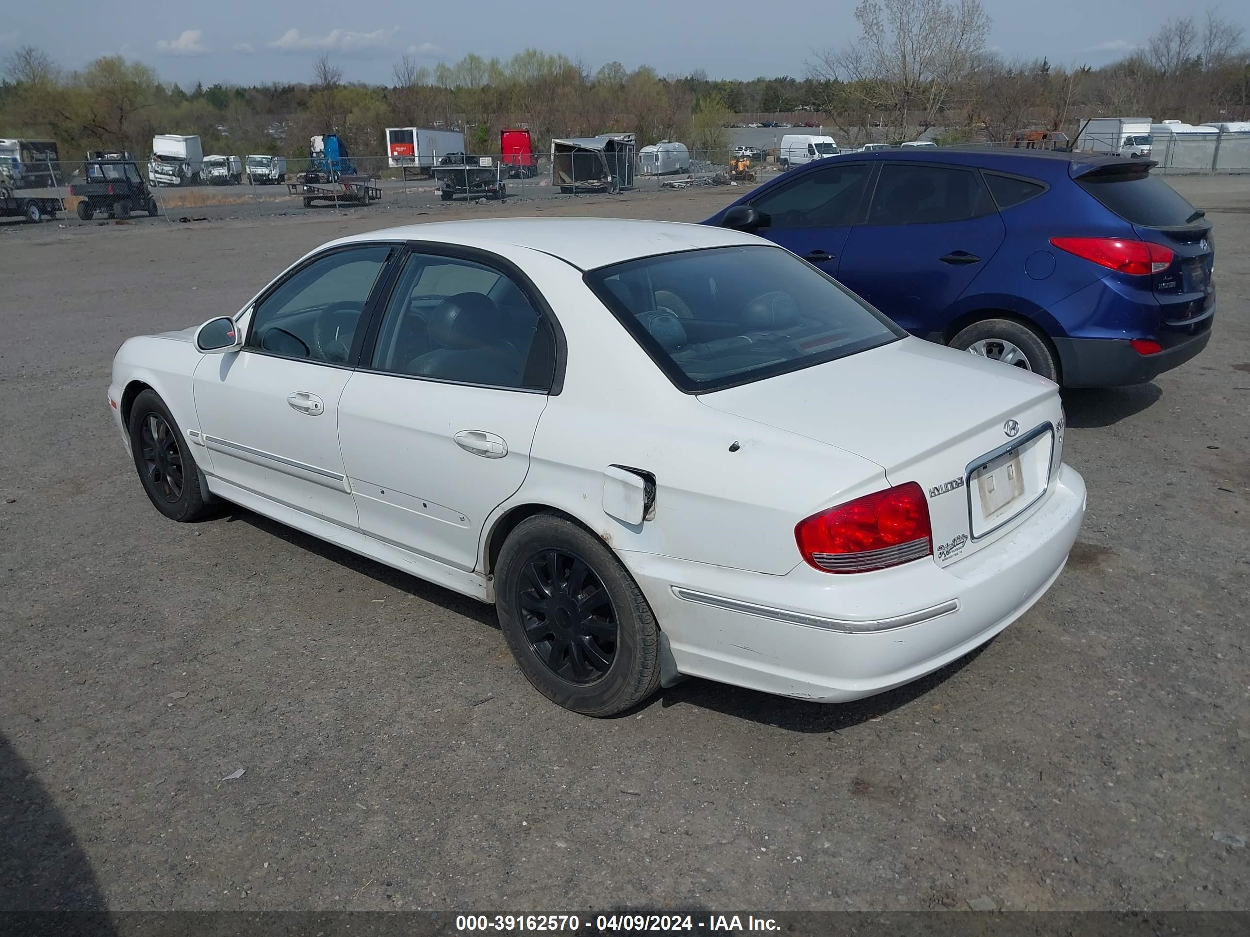 Photo 2 VIN: KMHWF35H63A742857 - HYUNDAI SONATA 