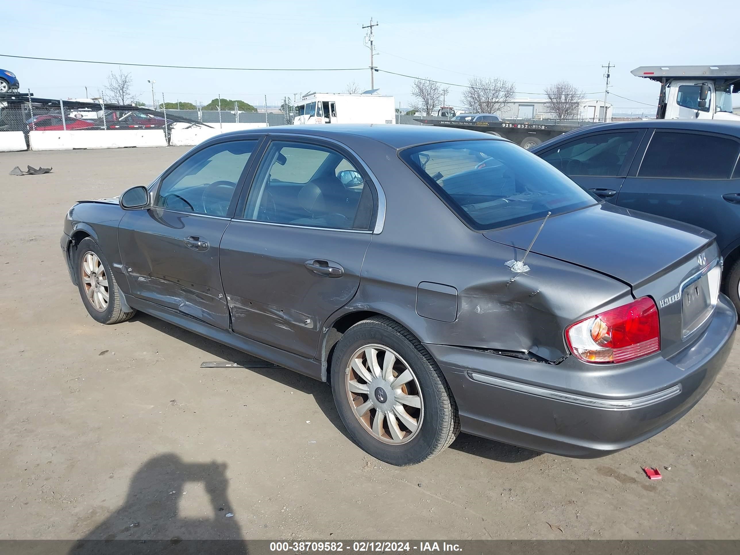 Photo 2 VIN: KMHWF35H63A890202 - HYUNDAI SONATA 