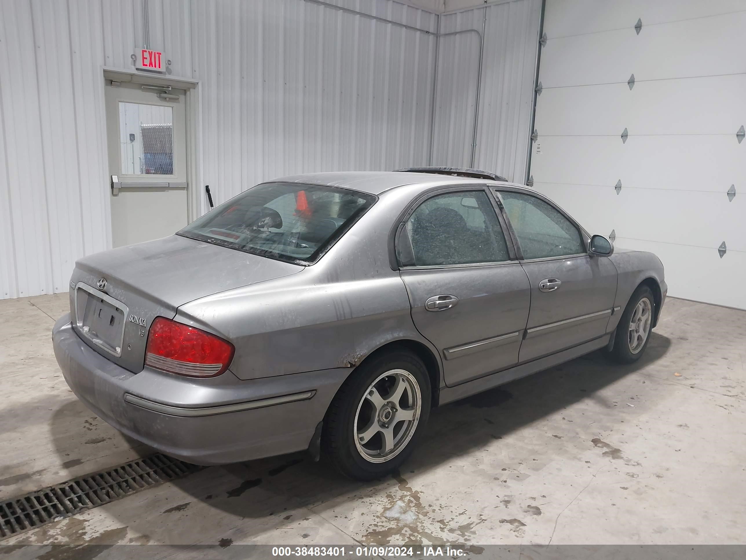 Photo 3 VIN: KMHWF35H65A203738 - HYUNDAI SONATA 