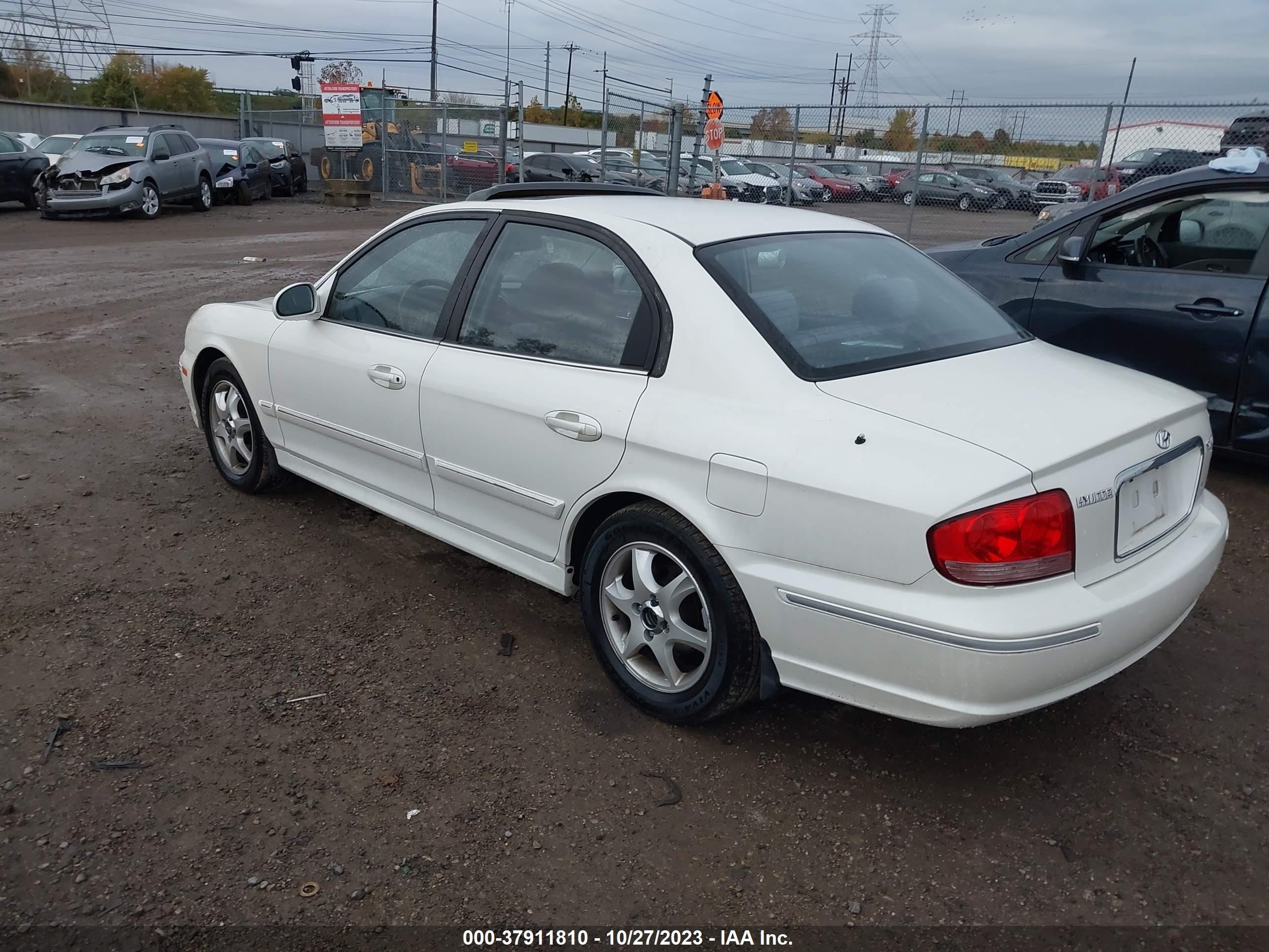 Photo 2 VIN: KMHWF35H65A210219 - HYUNDAI SONATA 