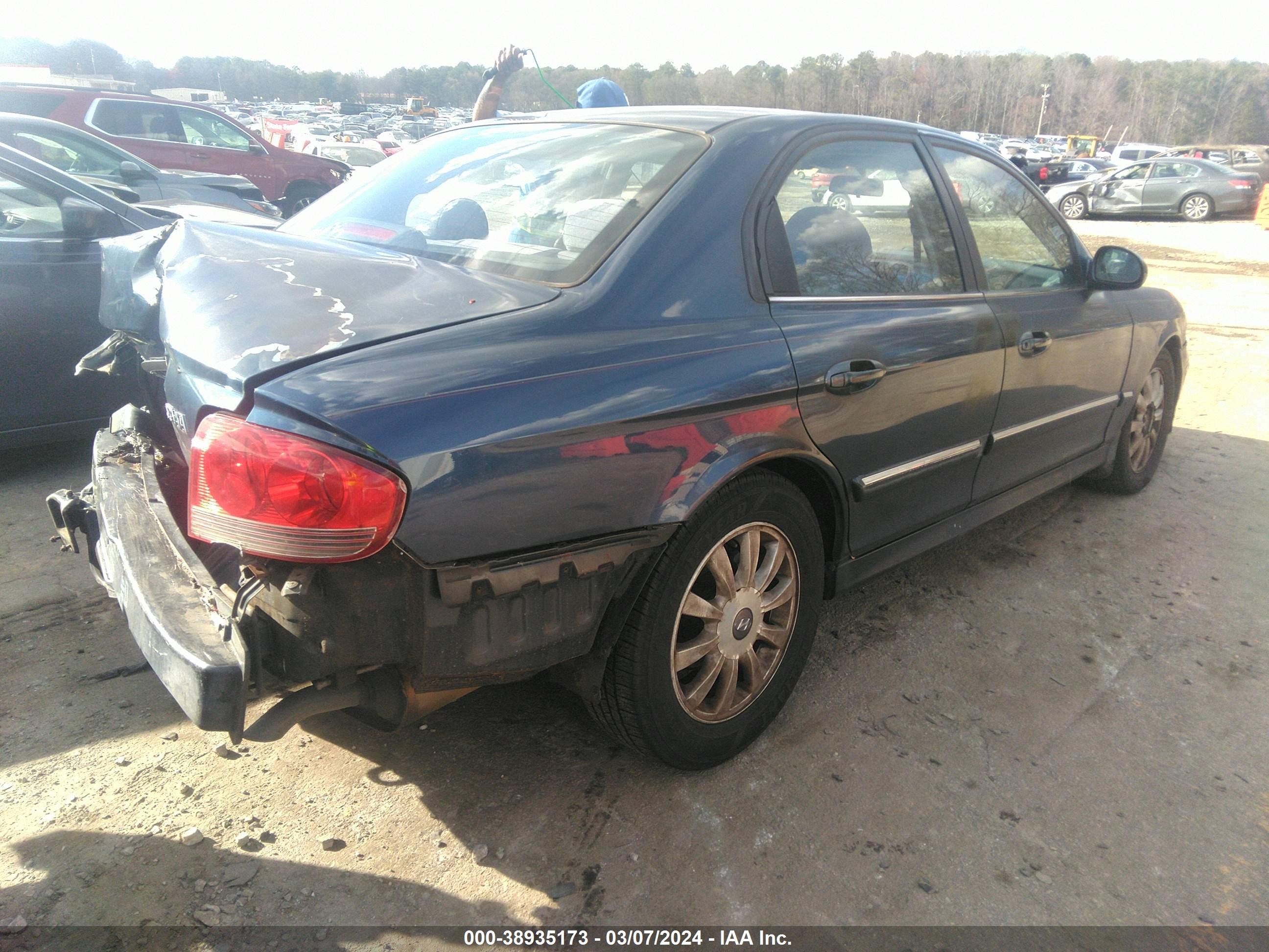 Photo 3 VIN: KMHWF35H83A740494 - HYUNDAI SONATA 