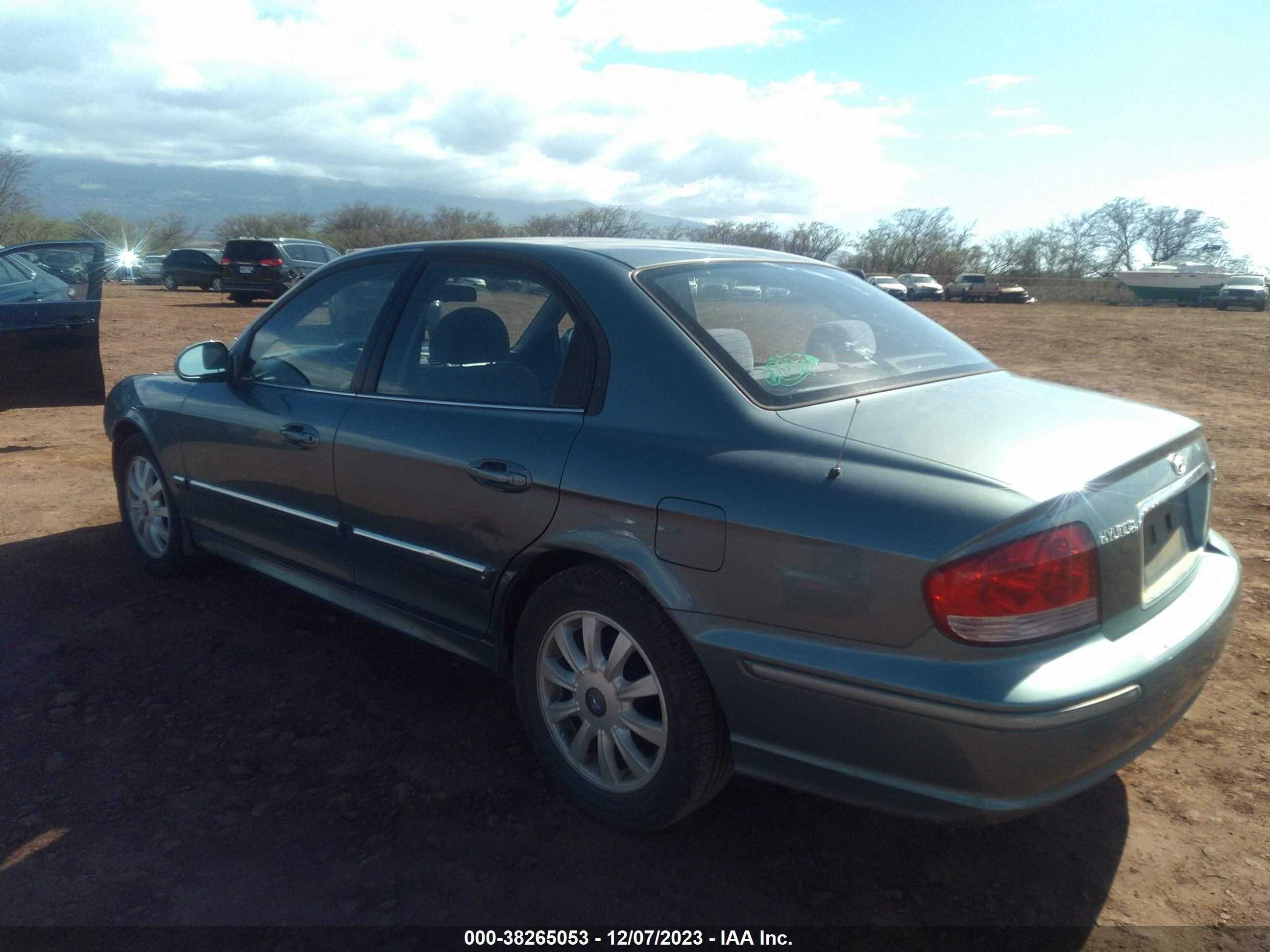 Photo 2 VIN: KMHWF35H84A920110 - HYUNDAI SONATA 