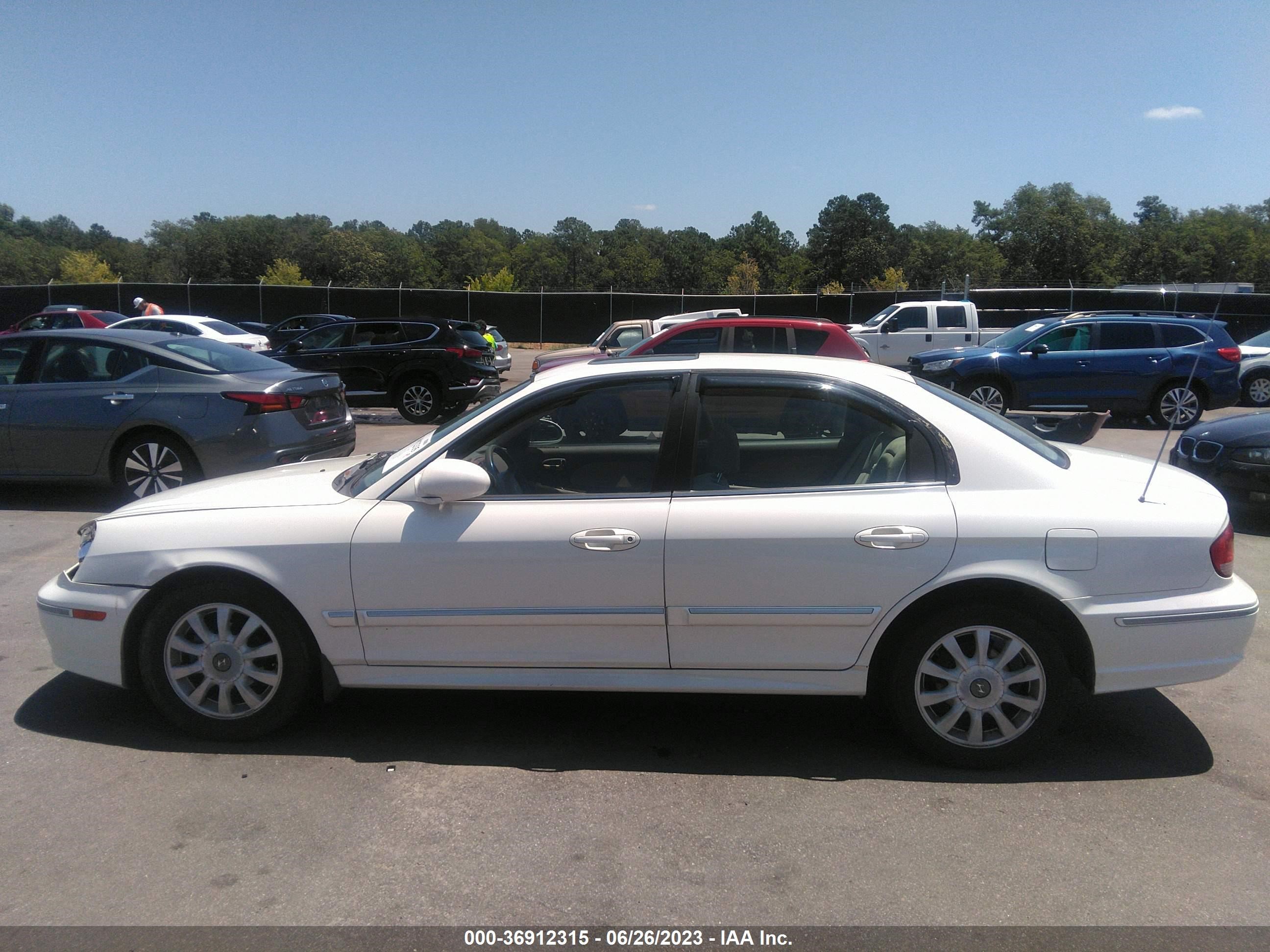 Photo 13 VIN: KMHWF35H94A945971 - HYUNDAI SONATA 