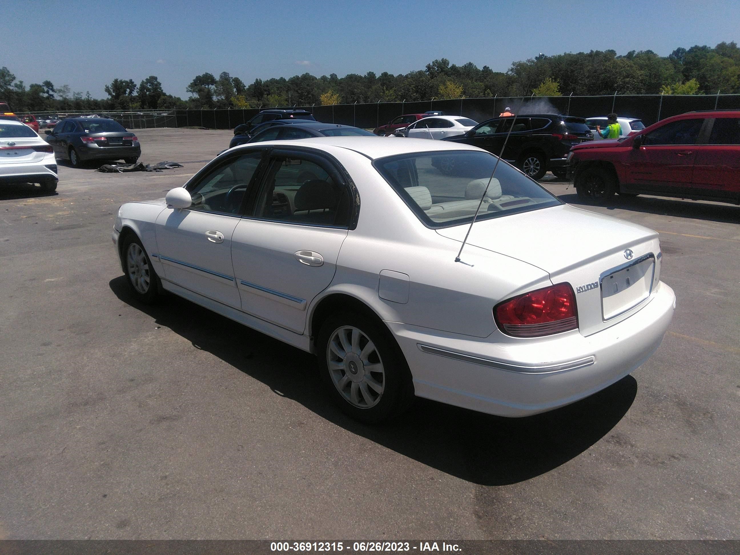 Photo 2 VIN: KMHWF35H94A945971 - HYUNDAI SONATA 