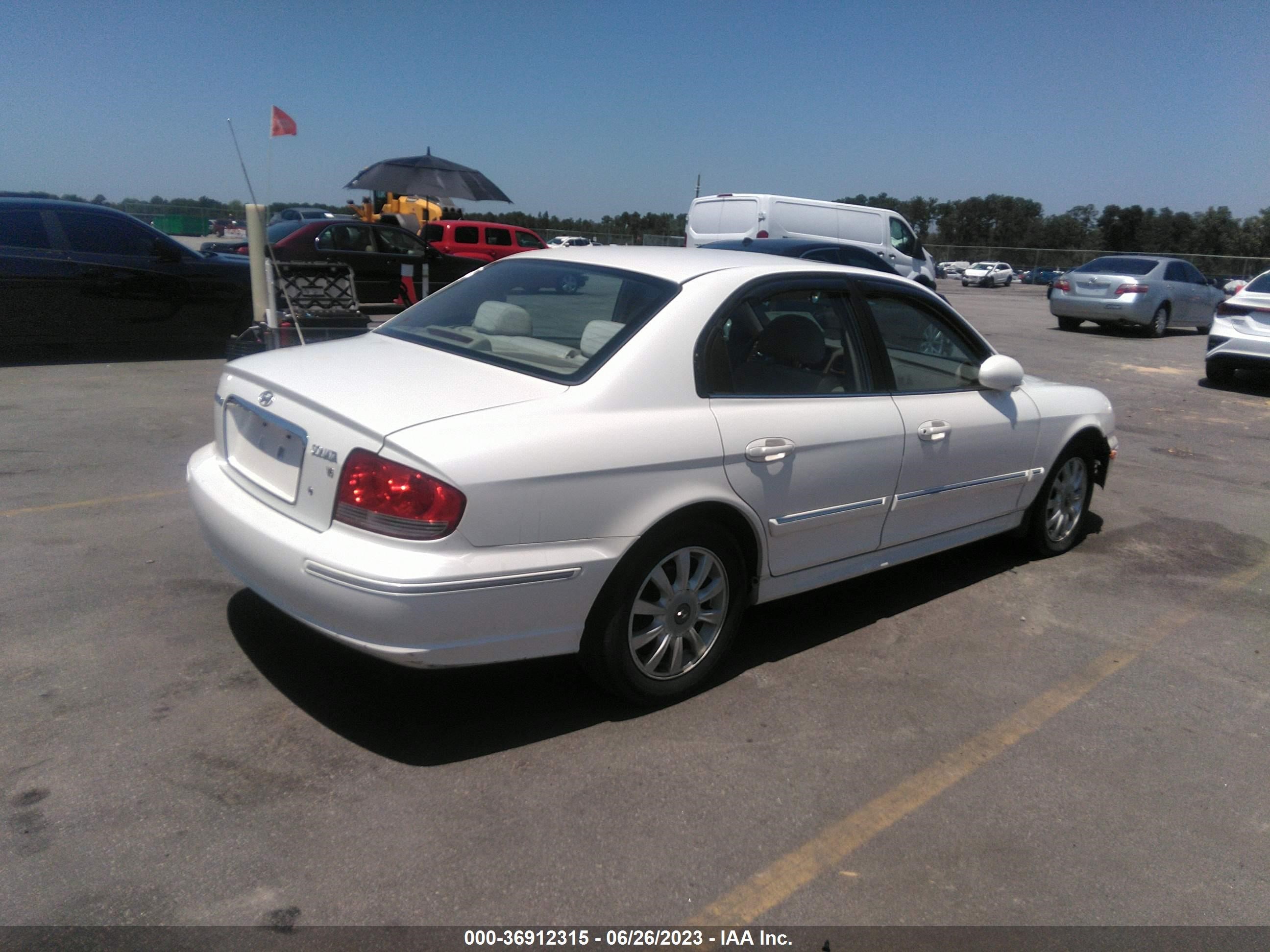 Photo 3 VIN: KMHWF35H94A945971 - HYUNDAI SONATA 