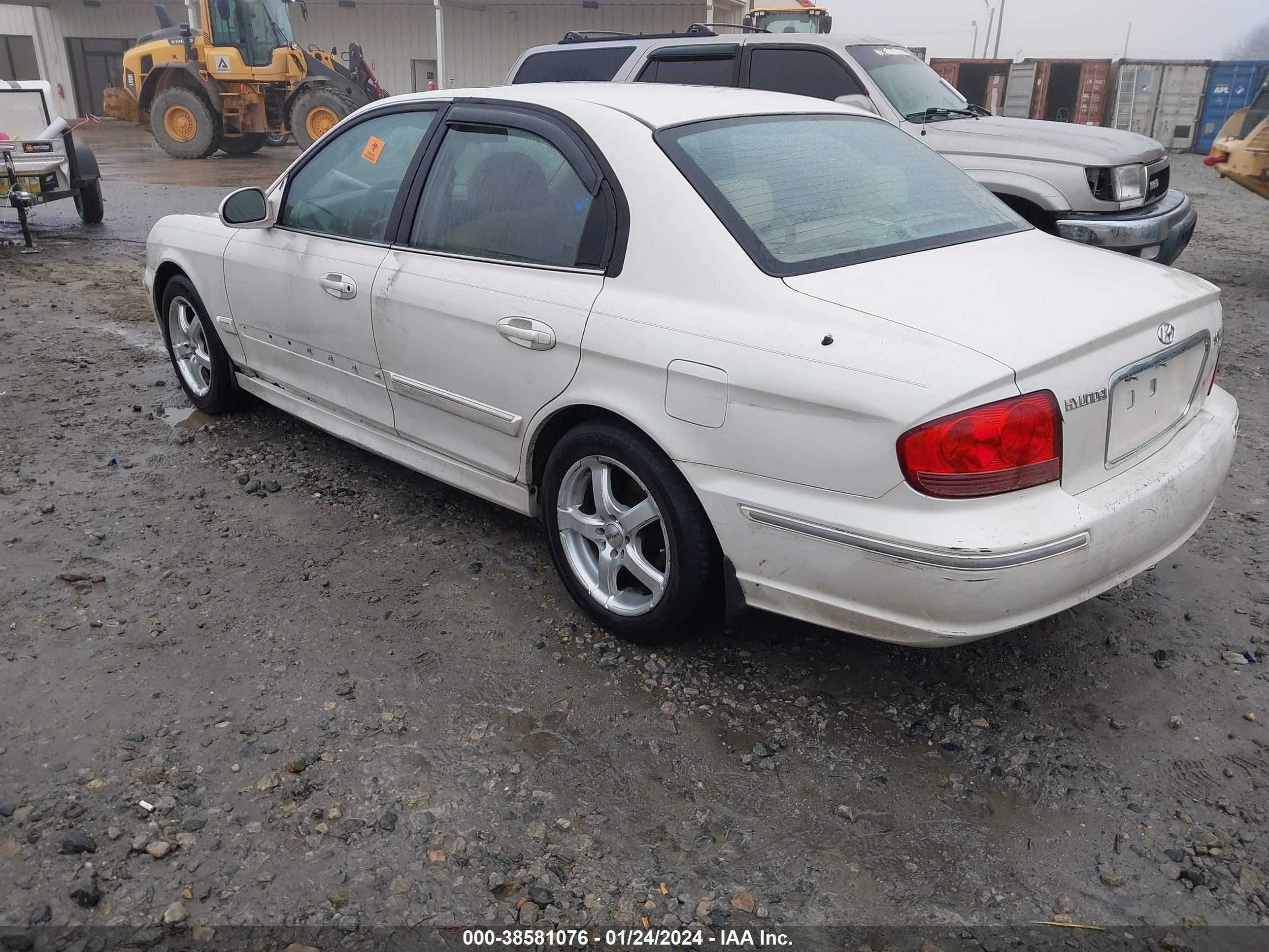 Photo 2 VIN: KMHWF35HX3A885939 - HYUNDAI SONATA 