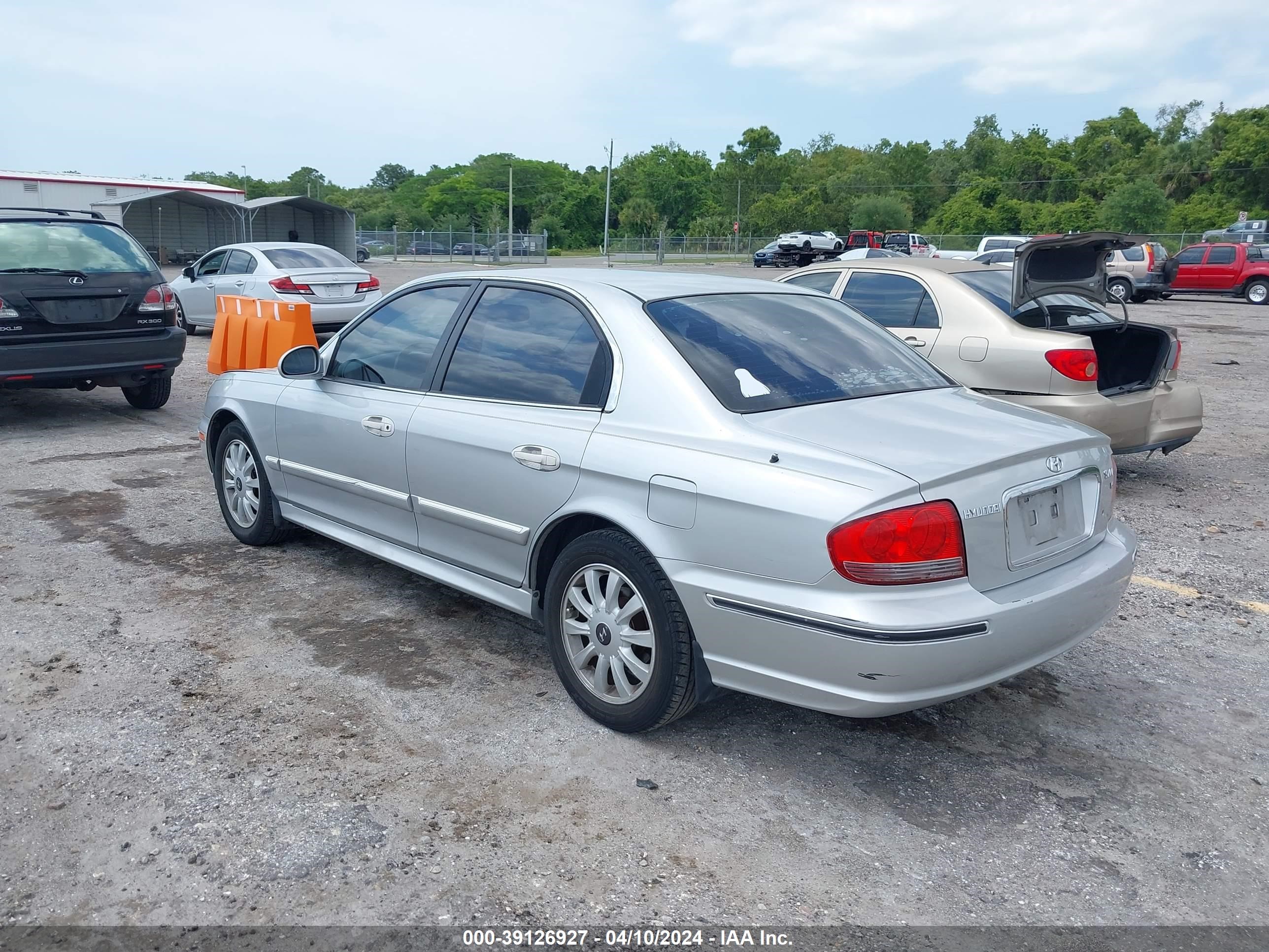 Photo 2 VIN: KMHWF35HX5A103447 - HYUNDAI SONATA 