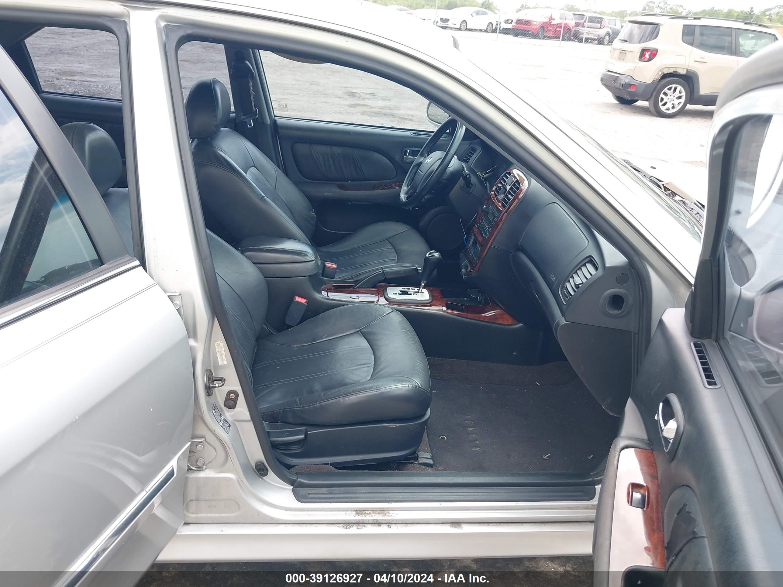 Photo 4 VIN: KMHWF35HX5A103447 - HYUNDAI SONATA 