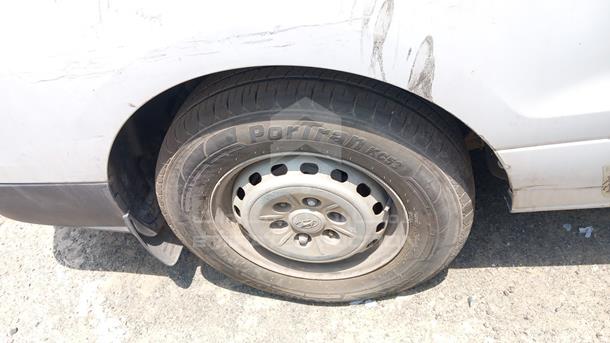 Photo 20 VIN: KMJWAH7R18U061303 - HYUNDAI H1 