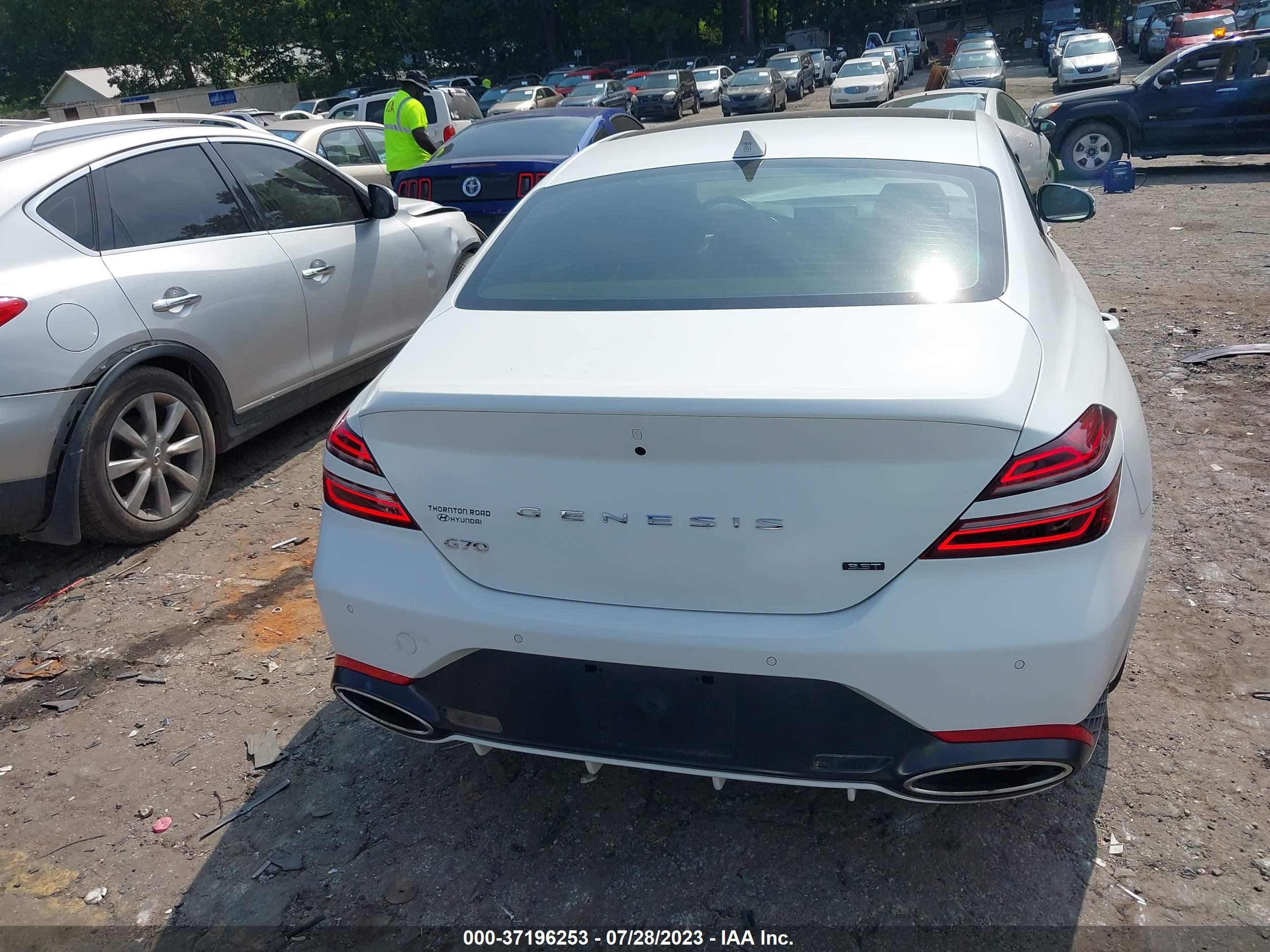 Photo 15 VIN: KMTG14TE3NU081104 - GENESIS G70 