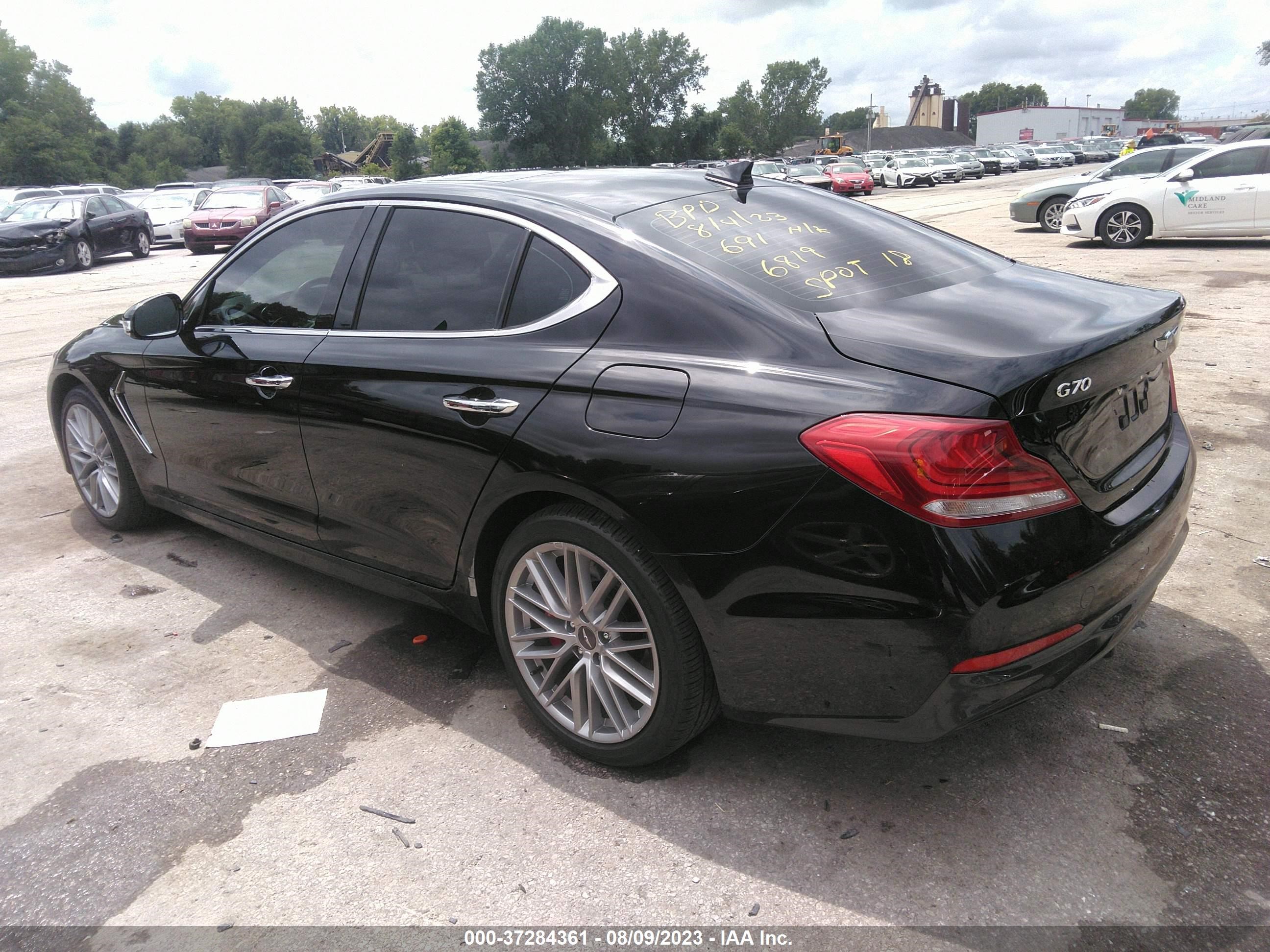 Photo 2 VIN: KMTG34LA1LU056819 - GENESIS G70 