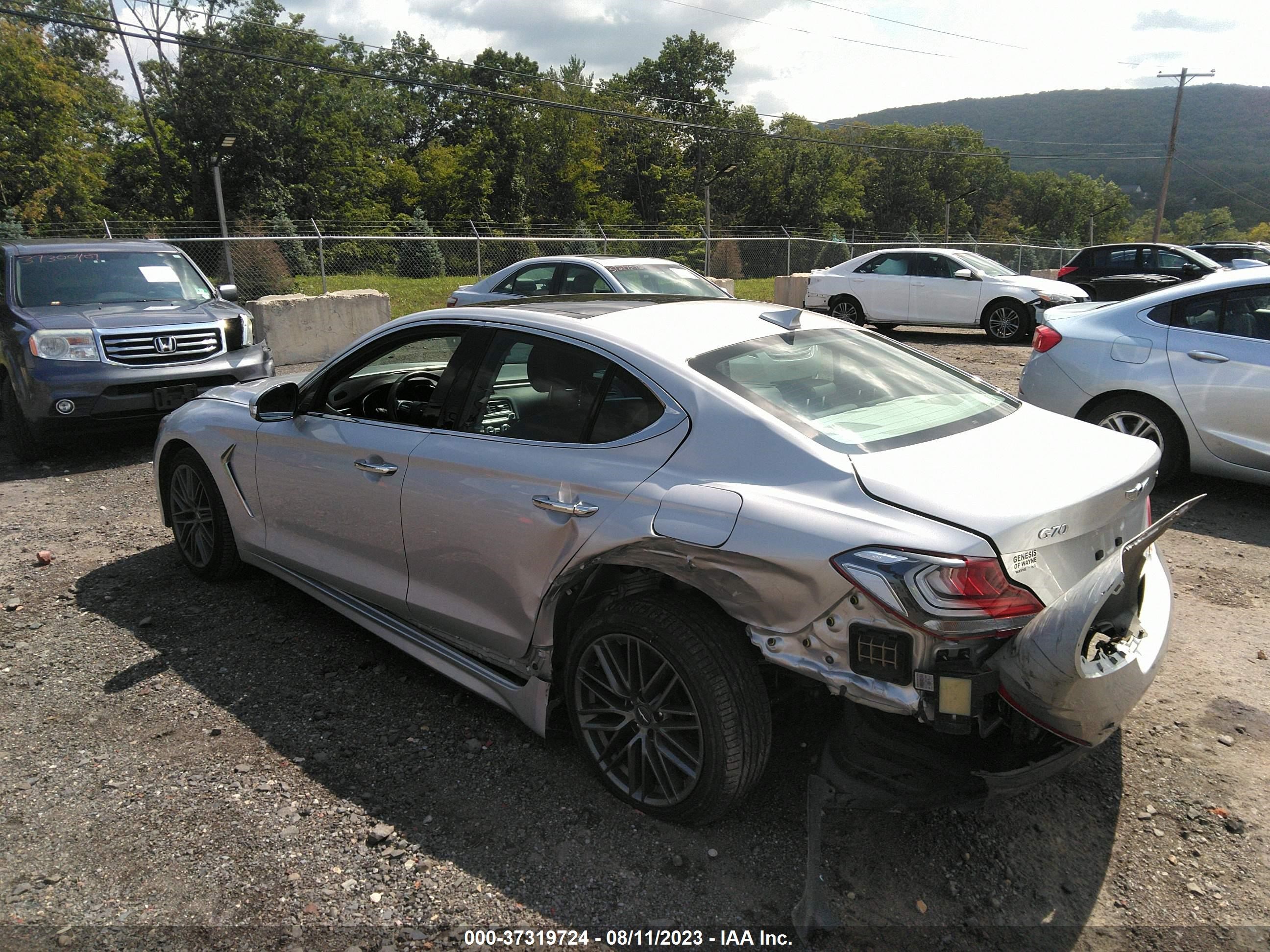 Photo 2 VIN: KMTG34LA3KU033198 - GENESIS G70 