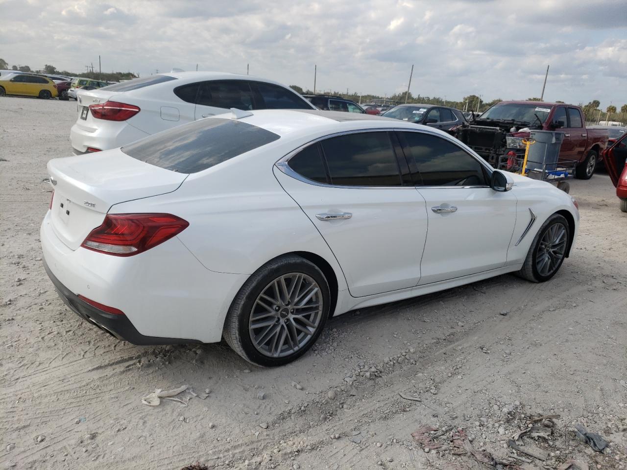 Photo 2 VIN: KMTG34LA7MU072069 - GENESIS G70 