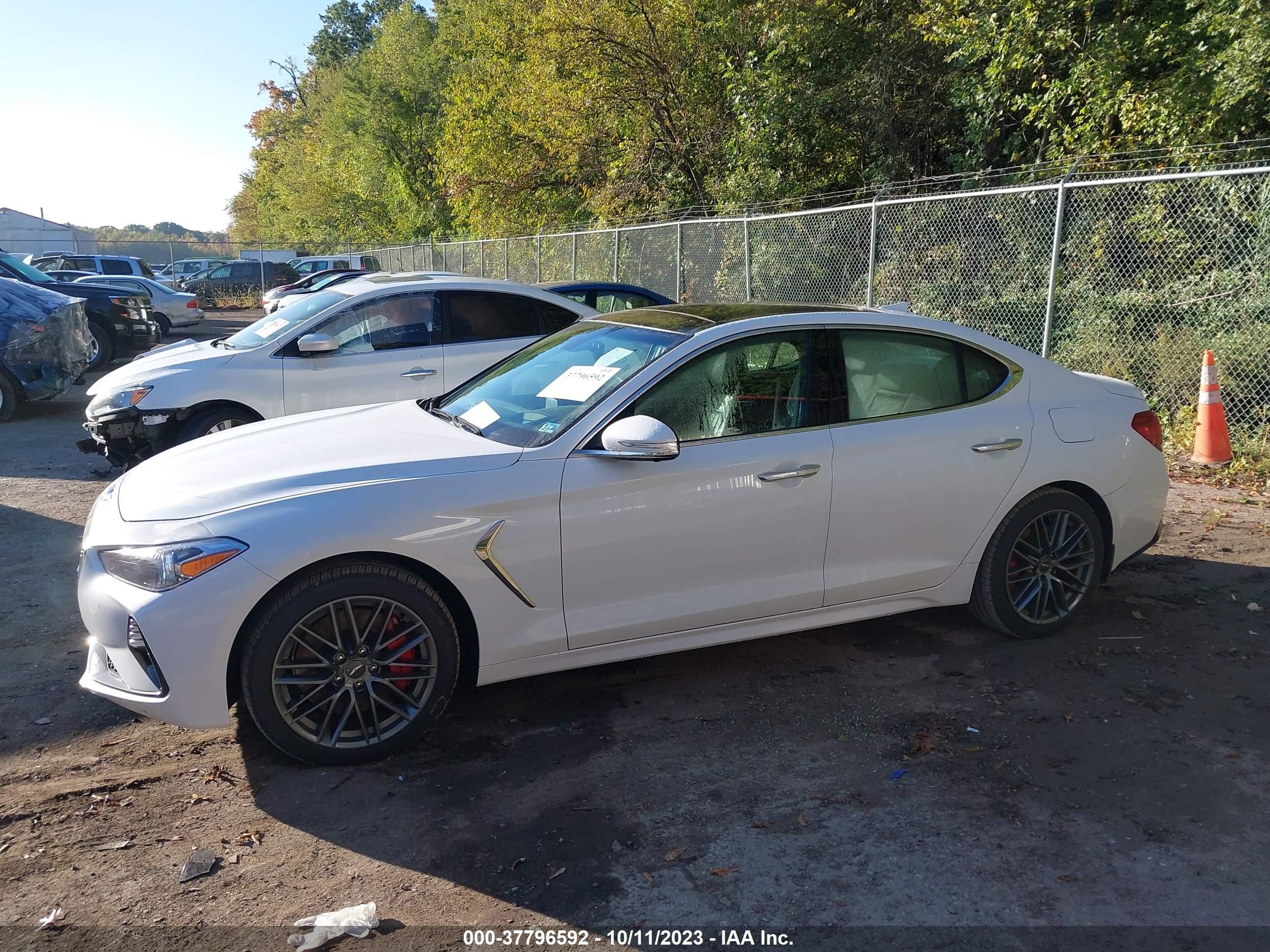 Photo 13 VIN: KMTG34LE8KU035127 - GENESIS G70 