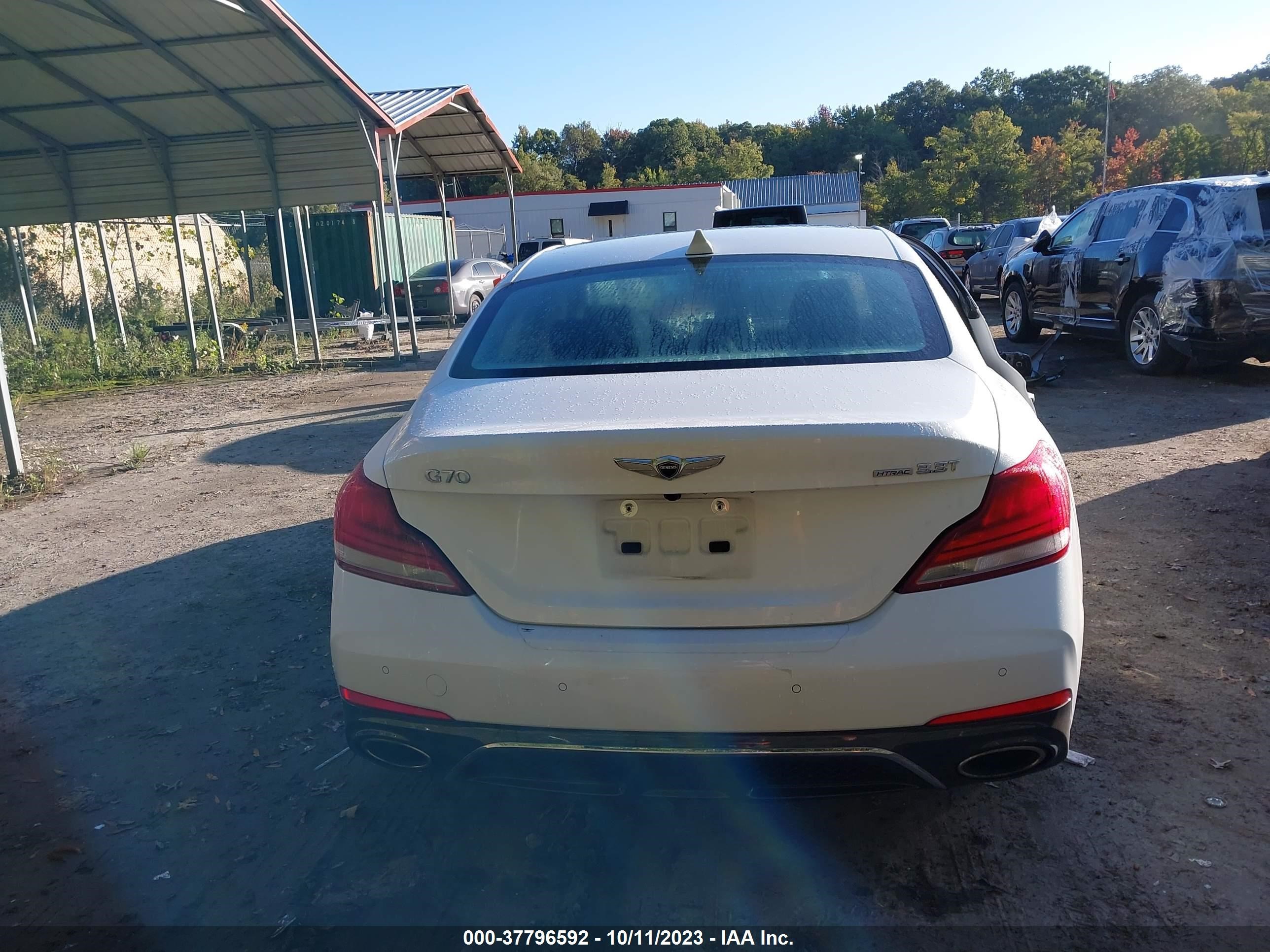 Photo 15 VIN: KMTG34LE8KU035127 - GENESIS G70 