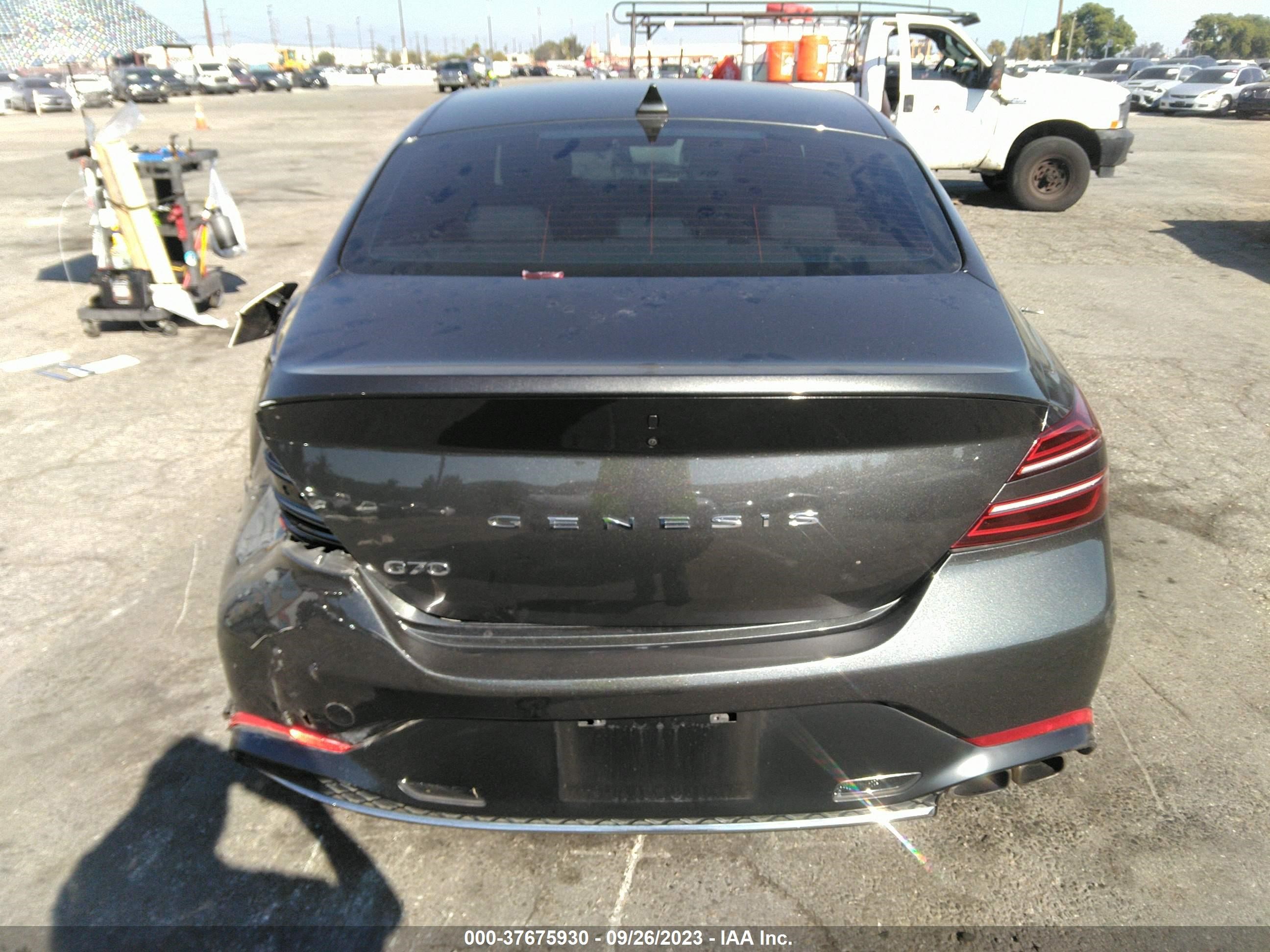 Photo 15 VIN: KMTG34TA9NU099324 - GENESIS G70 