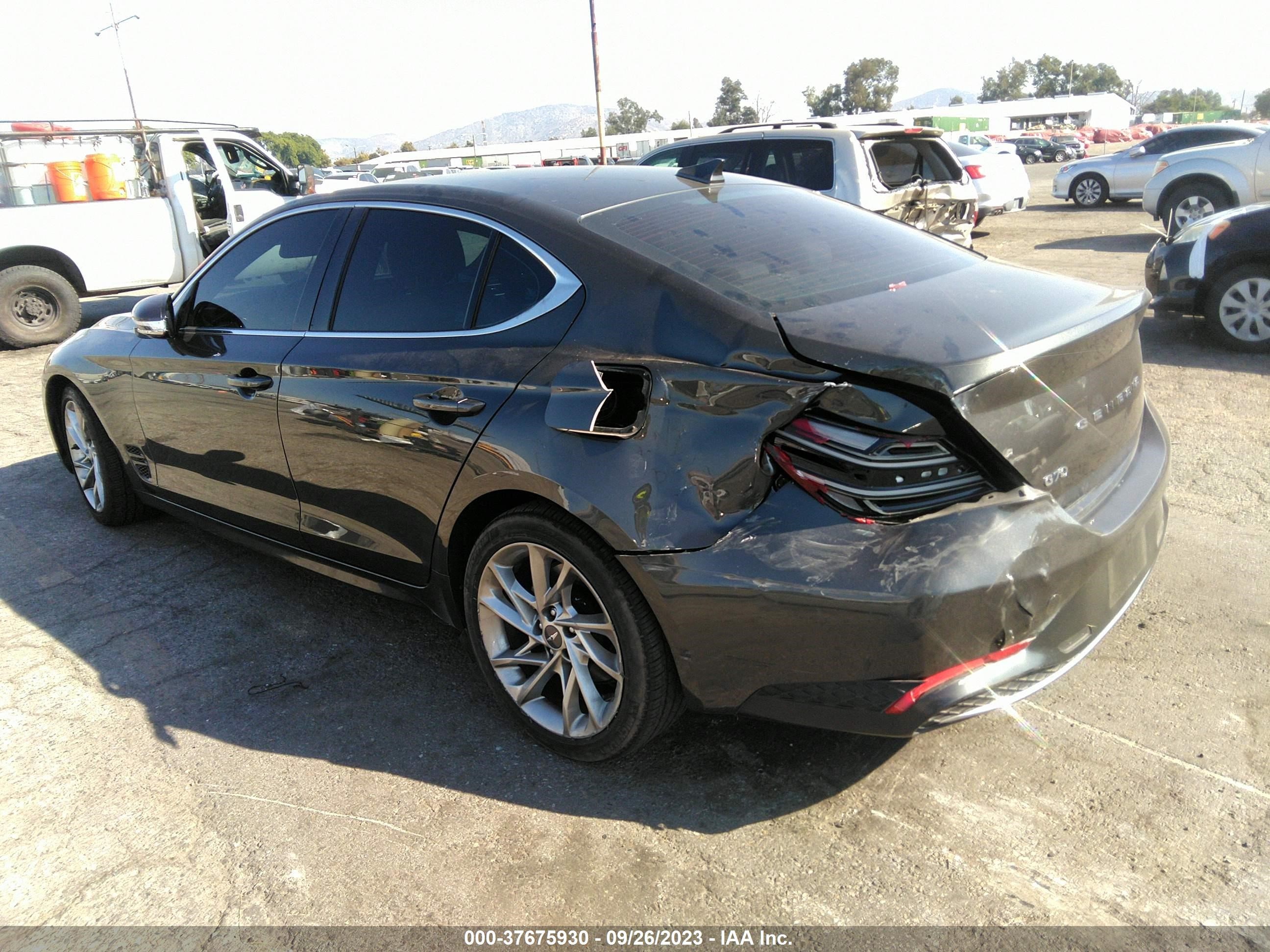 Photo 2 VIN: KMTG34TA9NU099324 - GENESIS G70 