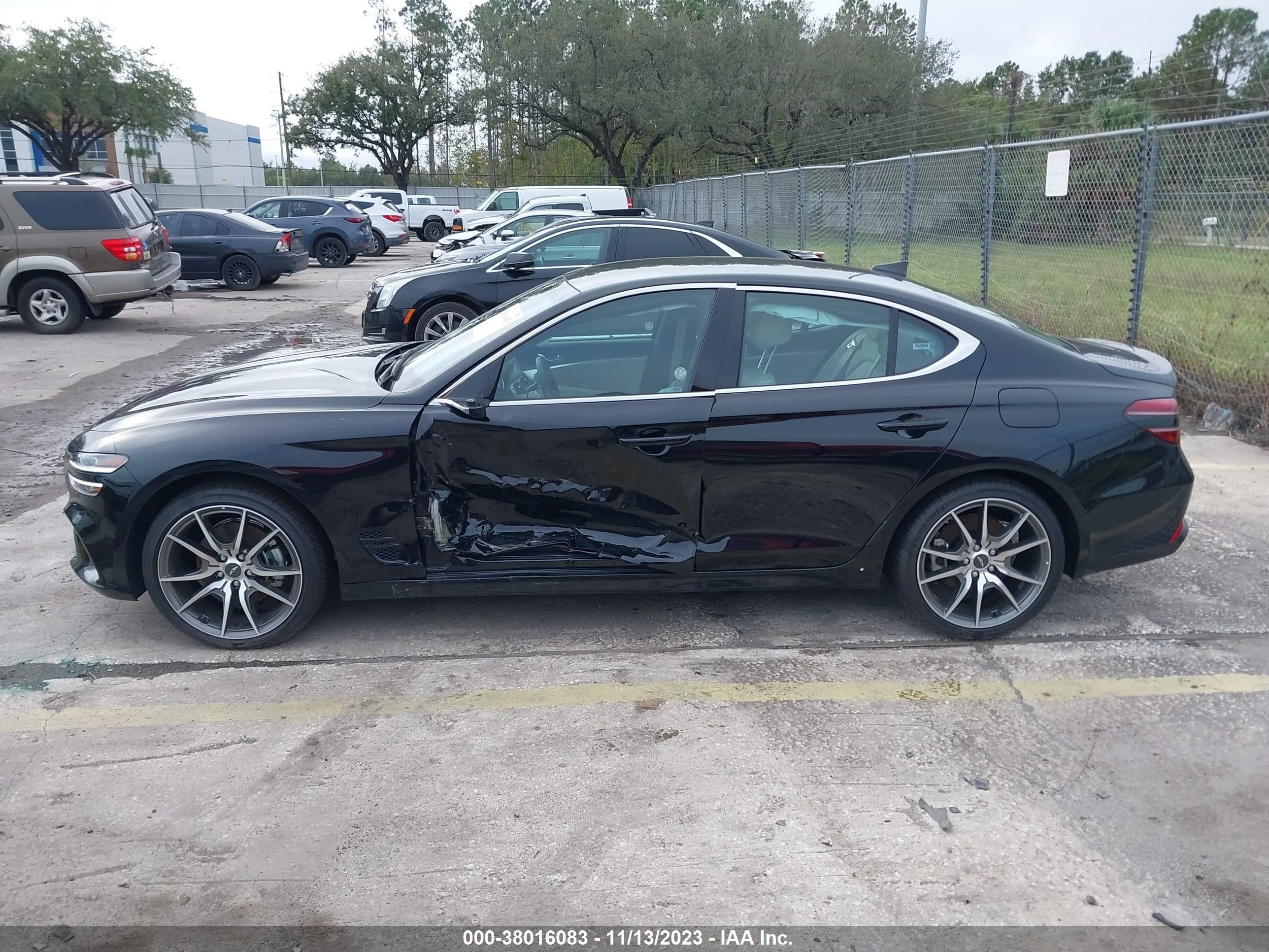 Photo 13 VIN: KMTG34TA9PU127027 - GENESIS G70 