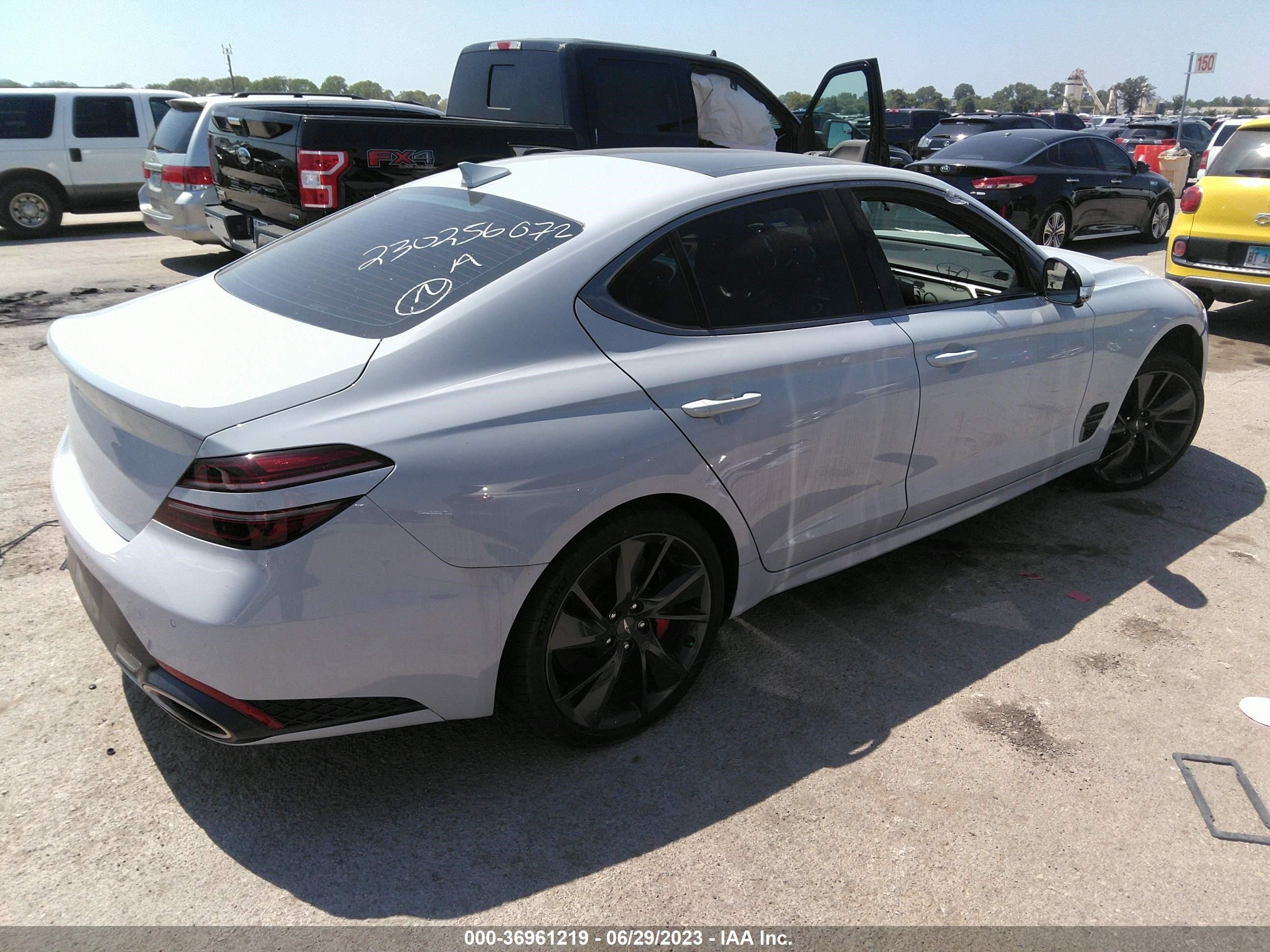 Photo 3 VIN: KMTG54TEXNU098700 - GENESIS G70 