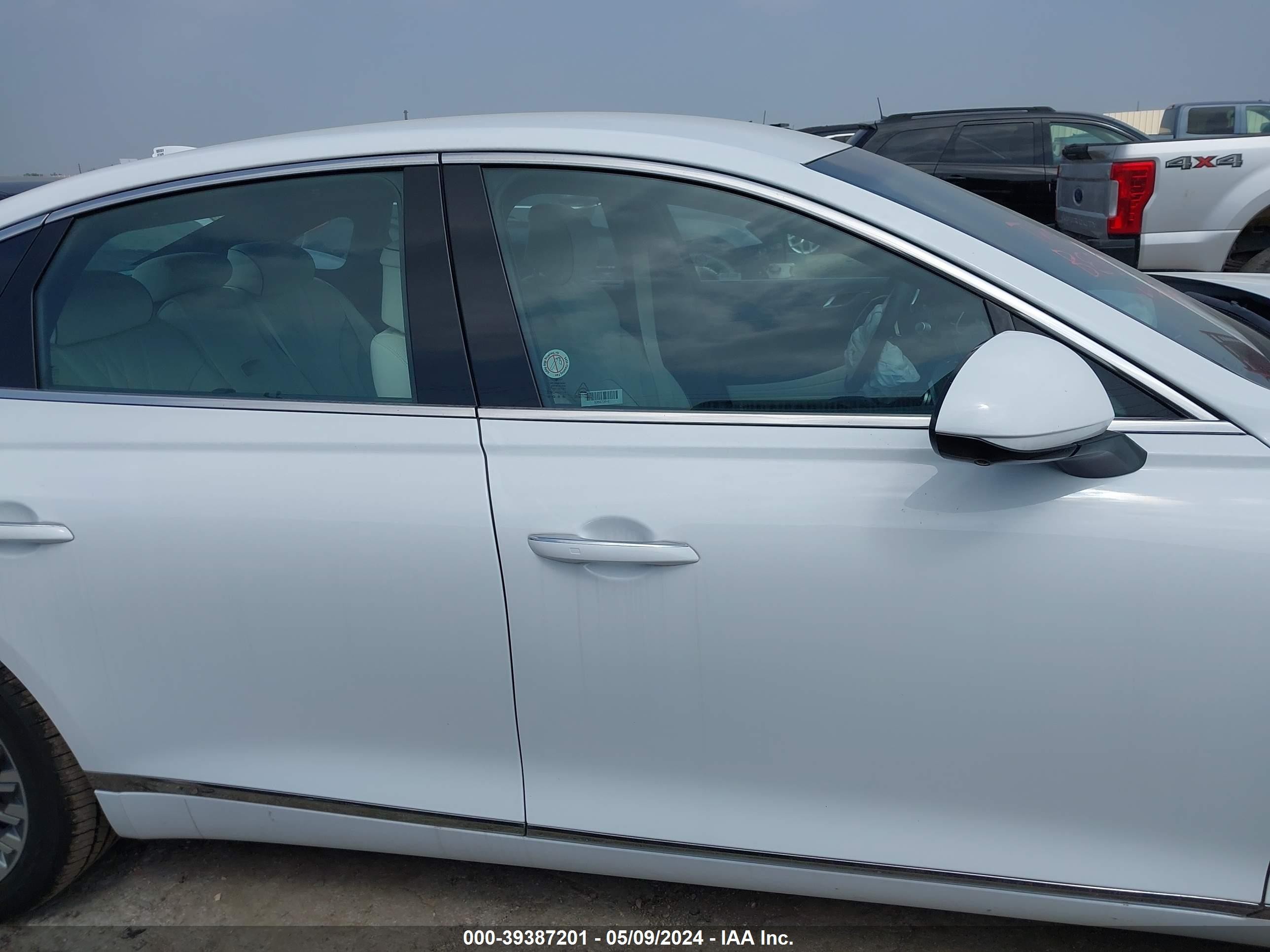 Photo 11 VIN: KMTGE4S16PU007620 - GENESIS G-80 