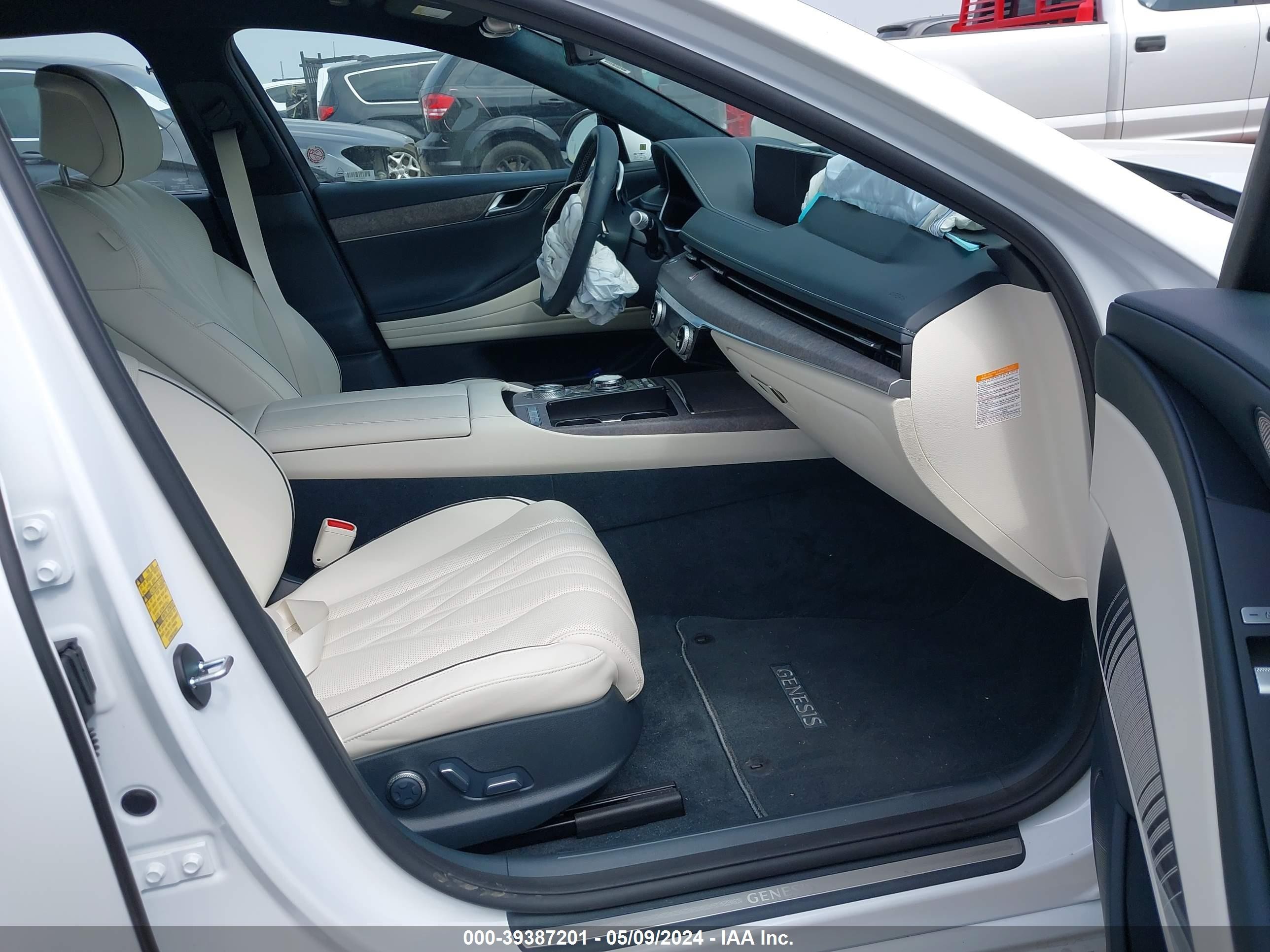 Photo 4 VIN: KMTGE4S16PU007620 - GENESIS G-80 