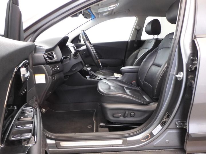 Photo 8 VIN: KNACC81CGH5040847 - KIA NIRO 