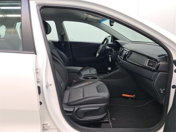 Photo 5 VIN: KNACC81CGH5065966 - KIA NIRO 