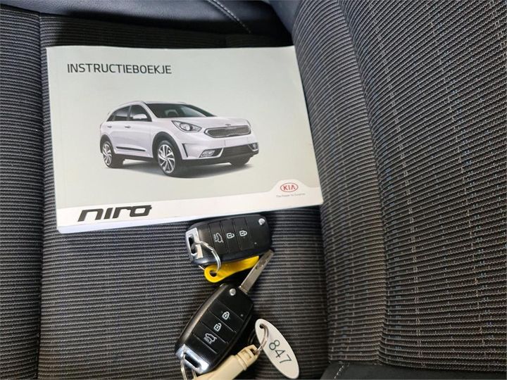 Photo 9 VIN: KNACC81CGH5066011 - KIA NIRO 