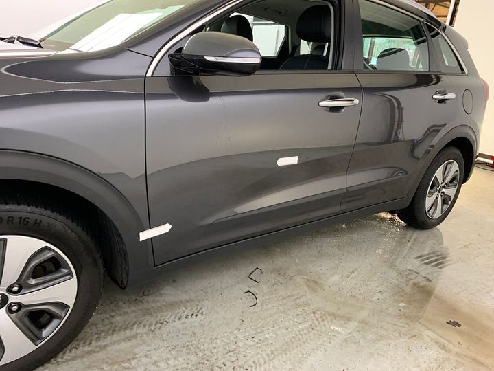 Photo 32 VIN: KNACC81CGJ5121777 - KIA NIRO 