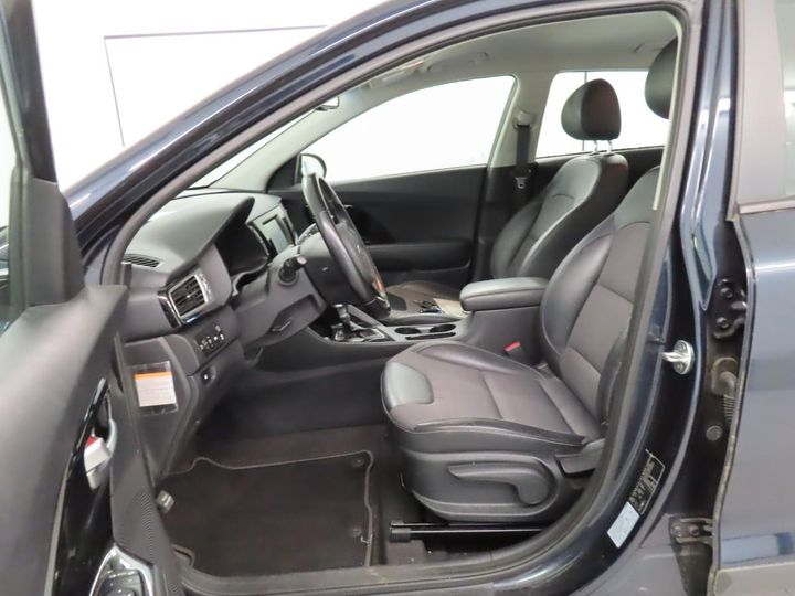 Photo 4 VIN: KNACC81CGJ5121928 - KIA NIRO 