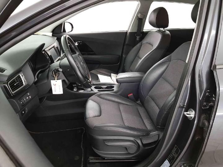 Photo 11 VIN: KNACC81CGK5240006 - KIA NIRO 