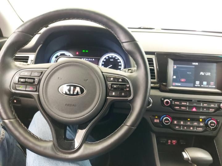 Photo 11 VIN: KNACC81CGK5261583 - KIA NIRO 