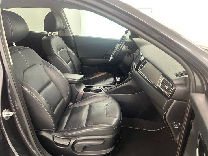 Photo 8 VIN: KNACC81CGK5284742 - KIA NIRO 