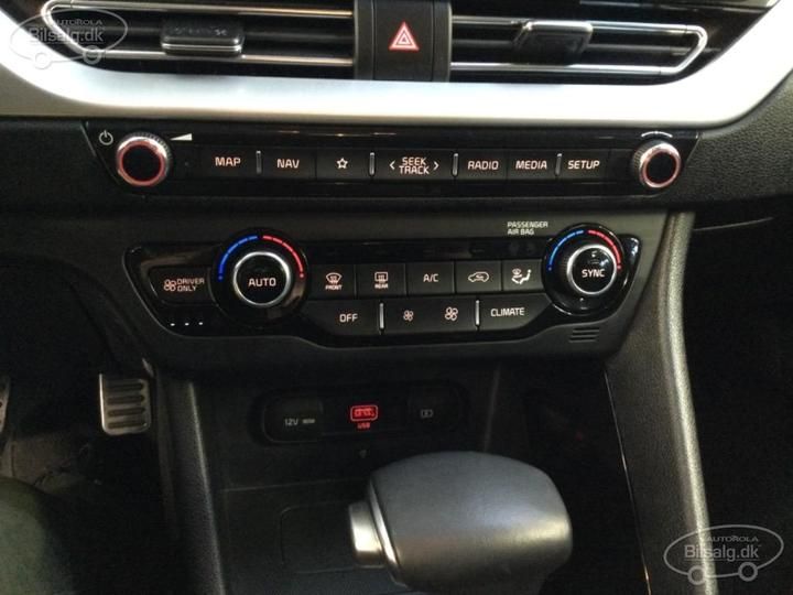 Photo 8 VIN: KNACC81CGL5388035 - KIA NIRO SUV 