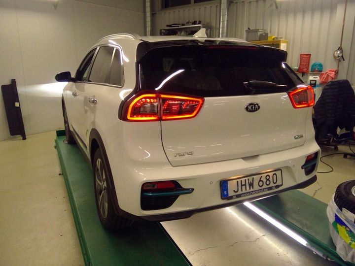 Photo 2 VIN: KNACC81GFK5004986 - KIA NIRO 