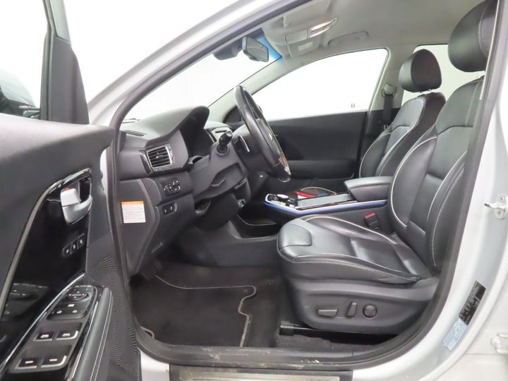 Photo 4 VIN: KNACC81GFK5013100 - KIA NIRO 