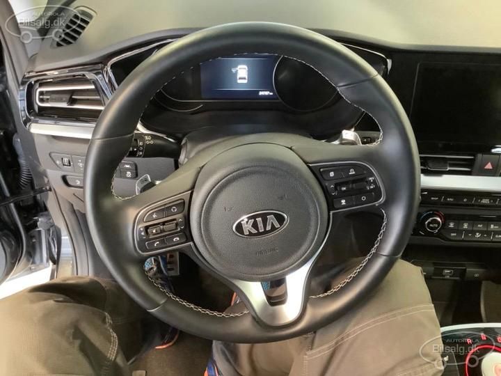 Photo 11 VIN: KNACC81GFM5070445 - KIA NIRO SUV 