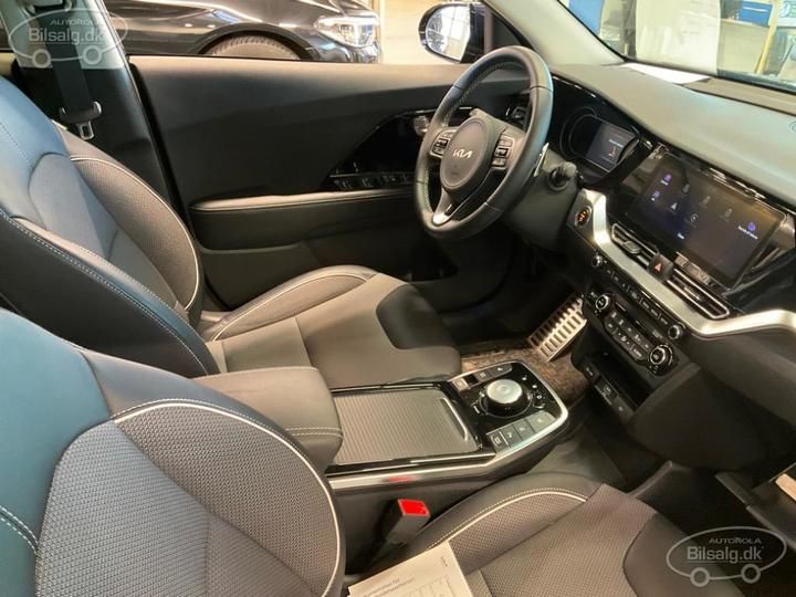 Photo 16 VIN: KNACC81GFN5117373 - KIA NIRO SUV 