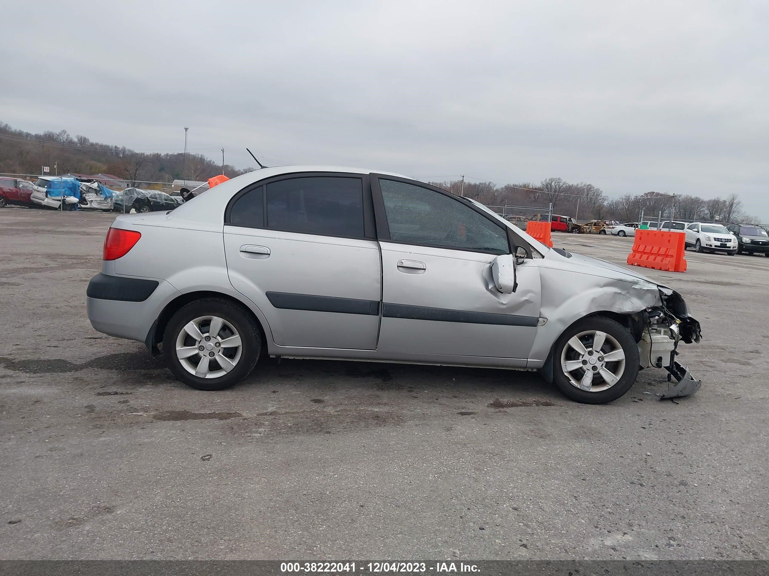 Photo 12 VIN: KNADE123376273387 - KIA RIO 