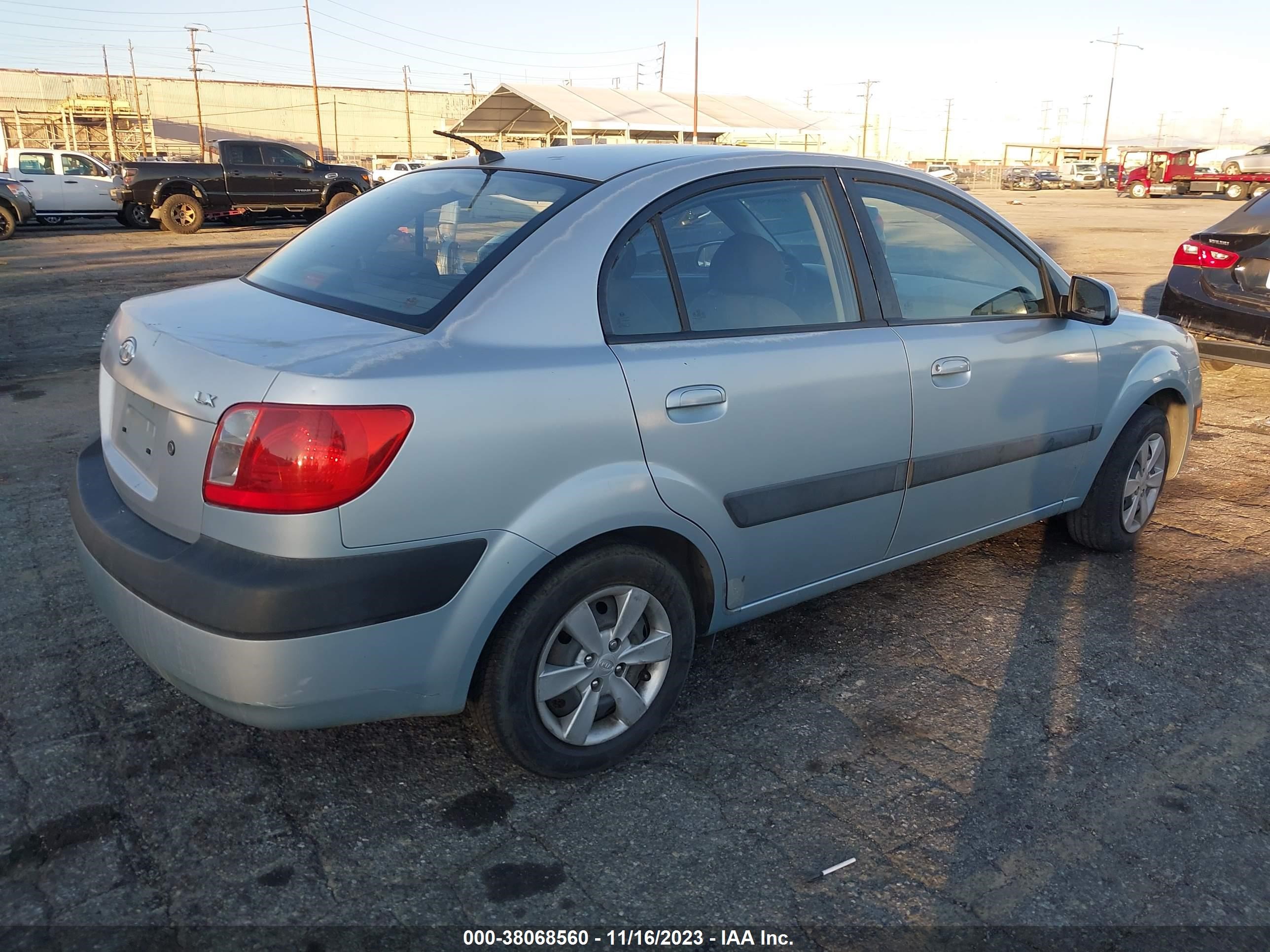 Photo 3 VIN: KNADE123686364963 - KIA RIO 