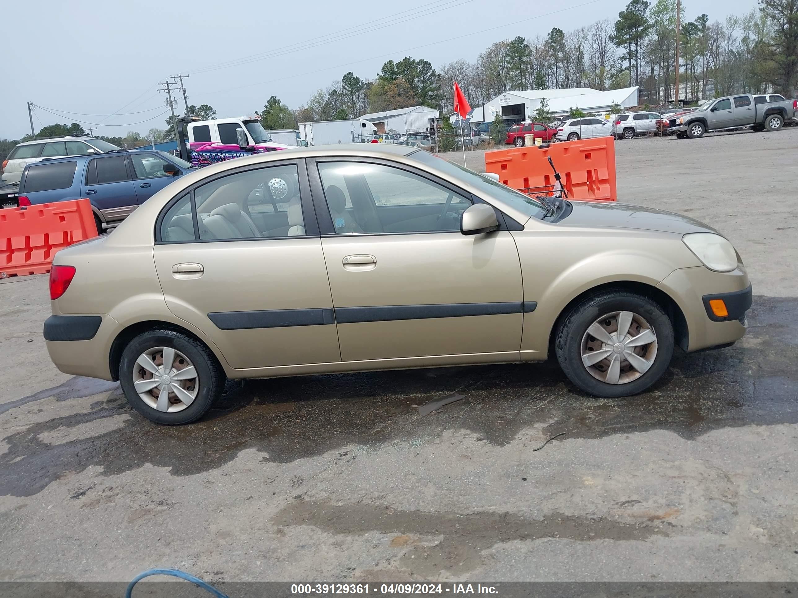 Photo 12 VIN: KNADE123X66183510 - KIA RIO 