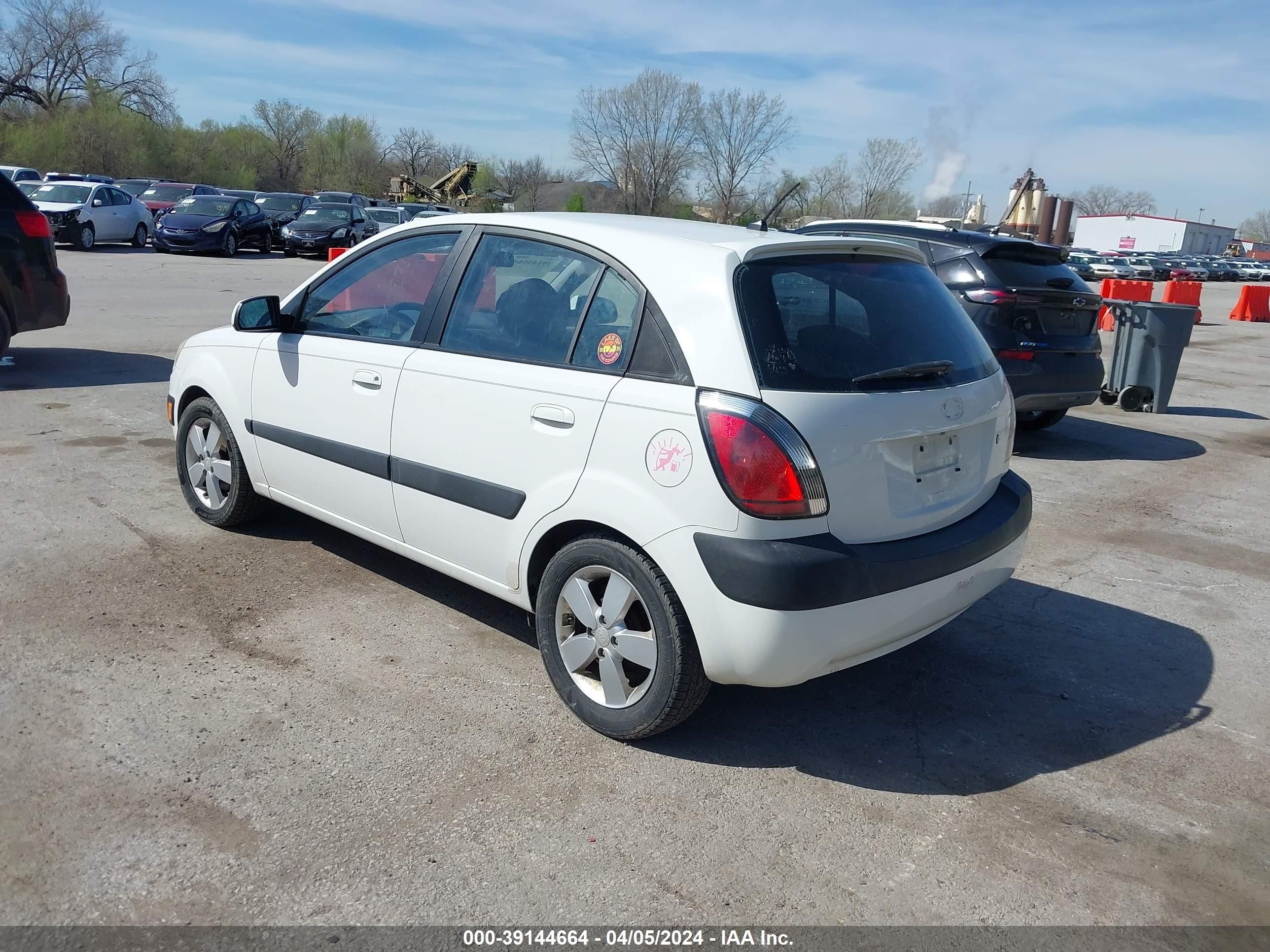 Photo 2 VIN: KNADE163886370905 - KIA RIO 