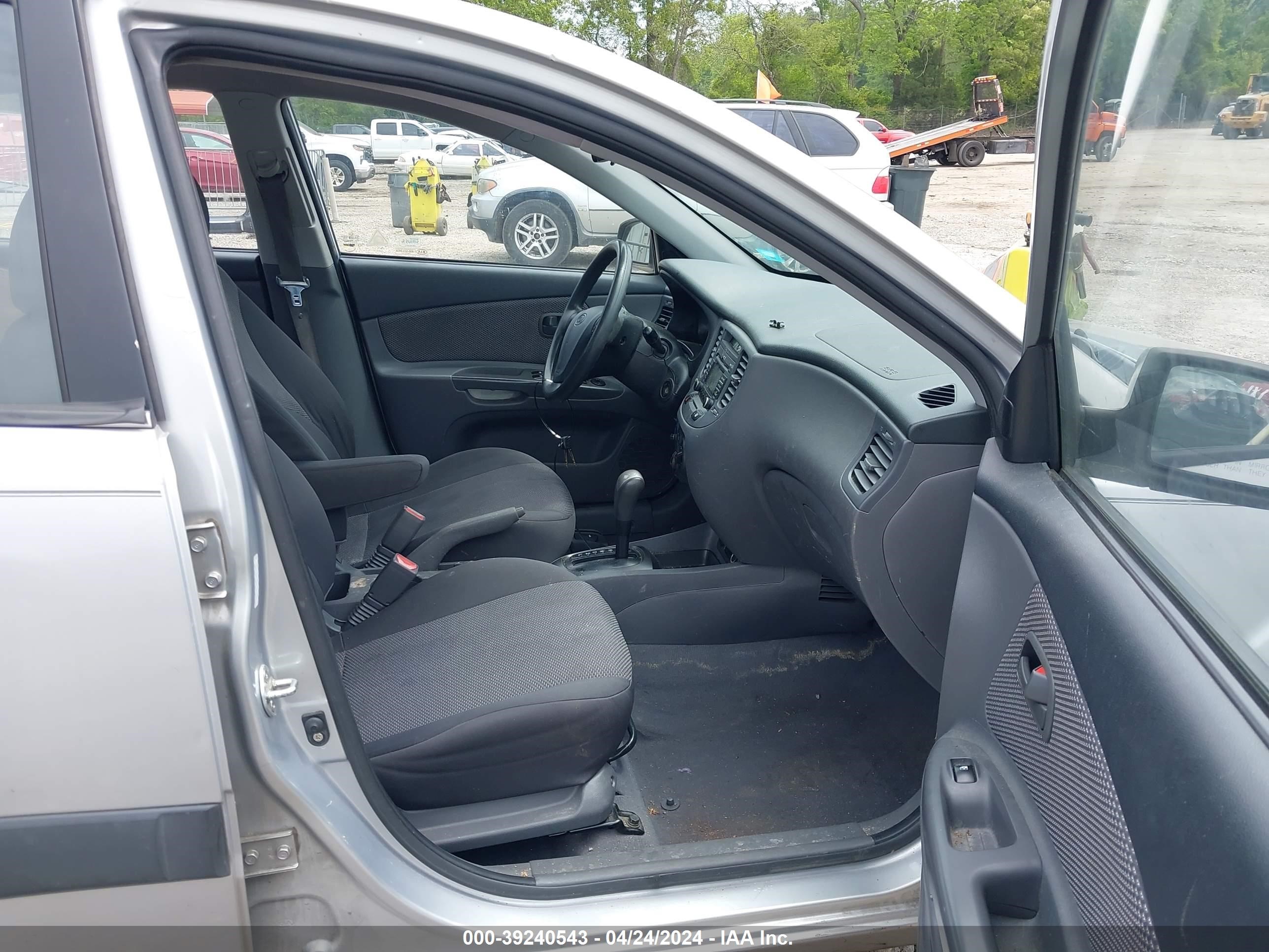 Photo 4 VIN: KNADE223996553324 - KIA RIO 