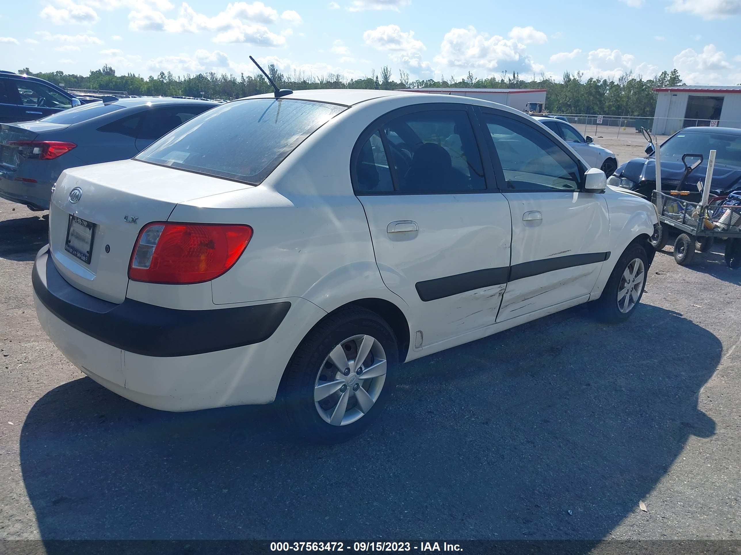 Photo 3 VIN: KNADE223X96553719 - KIA RIO 